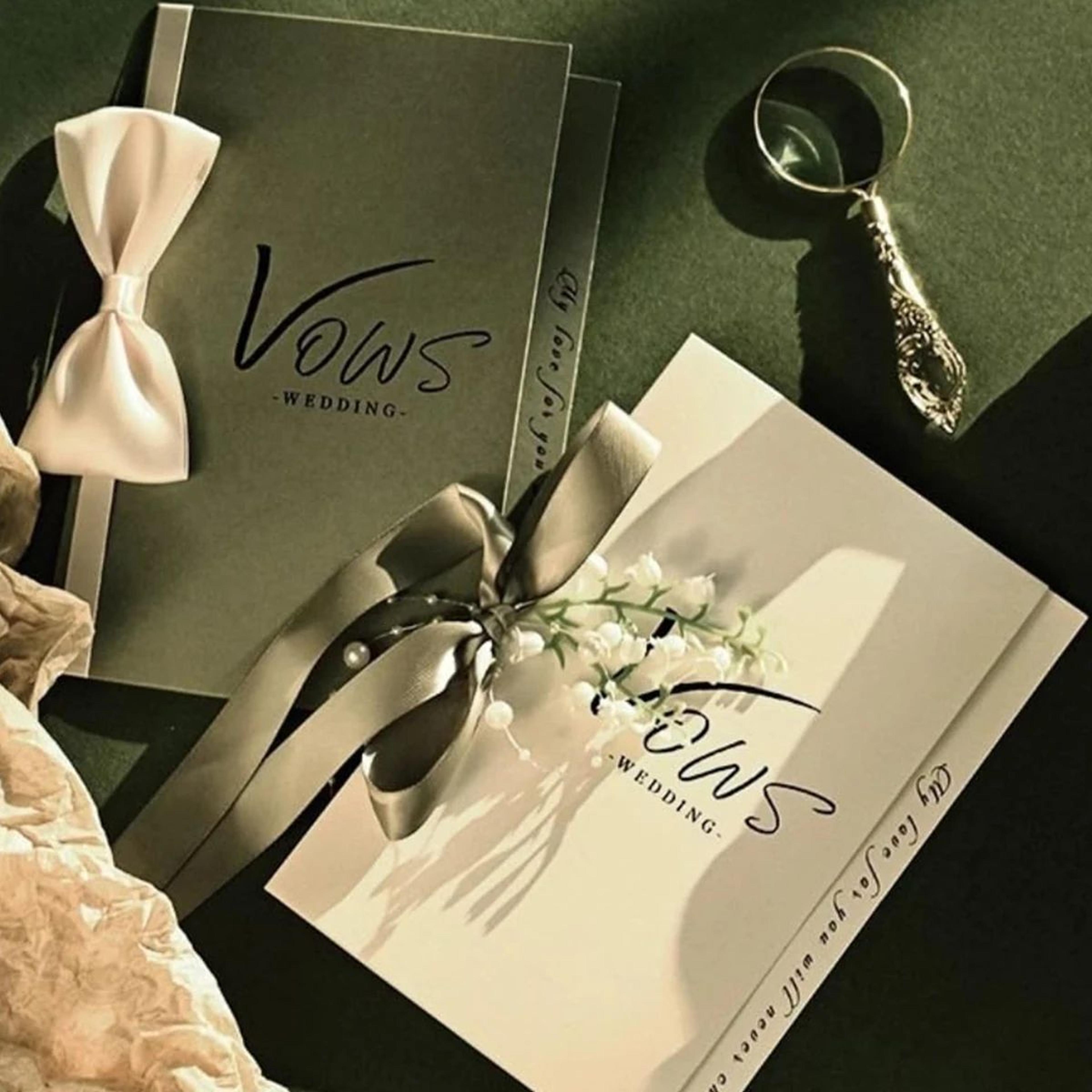 minimalist wedding vow book set – green & white keepsake vow books for bride & groom with lined vows & declarations