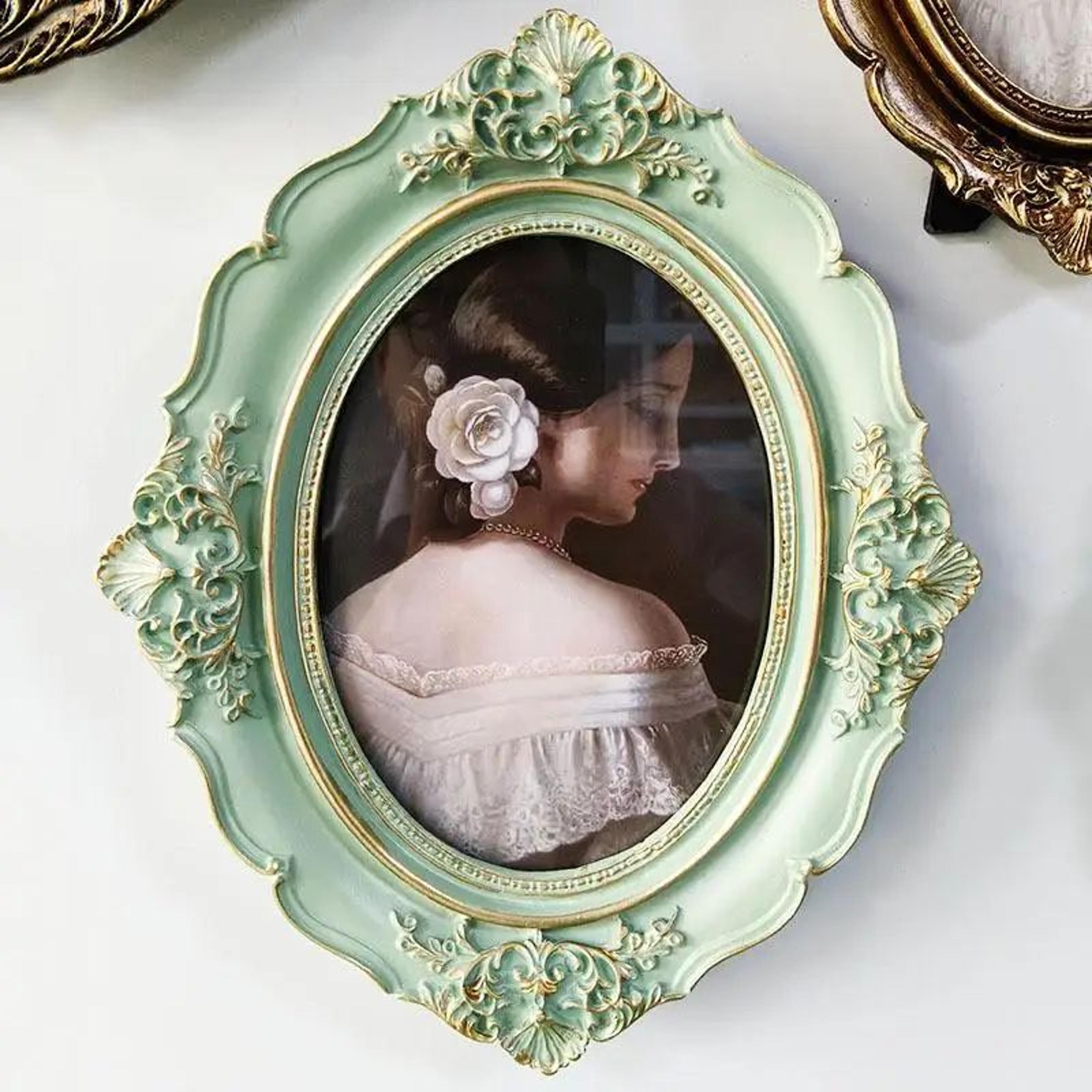 4x6 in vintage resin photo frame – antique bronze picture frame for wall & tabletop home decor (random photo included)