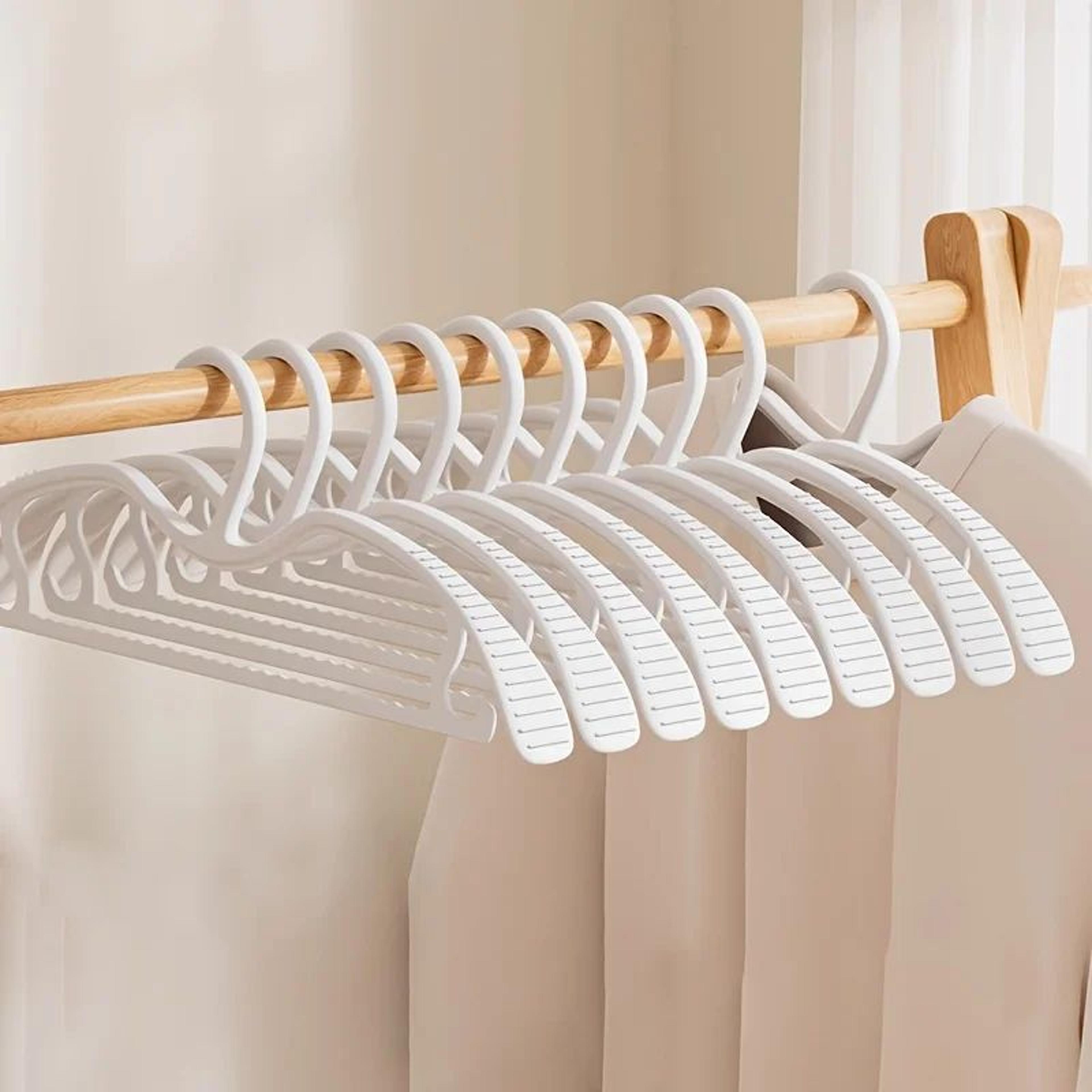 wide shoulder clothes hangers – non-slip mark-free space saving plastic closet organizer for home dorm & wardrobe
