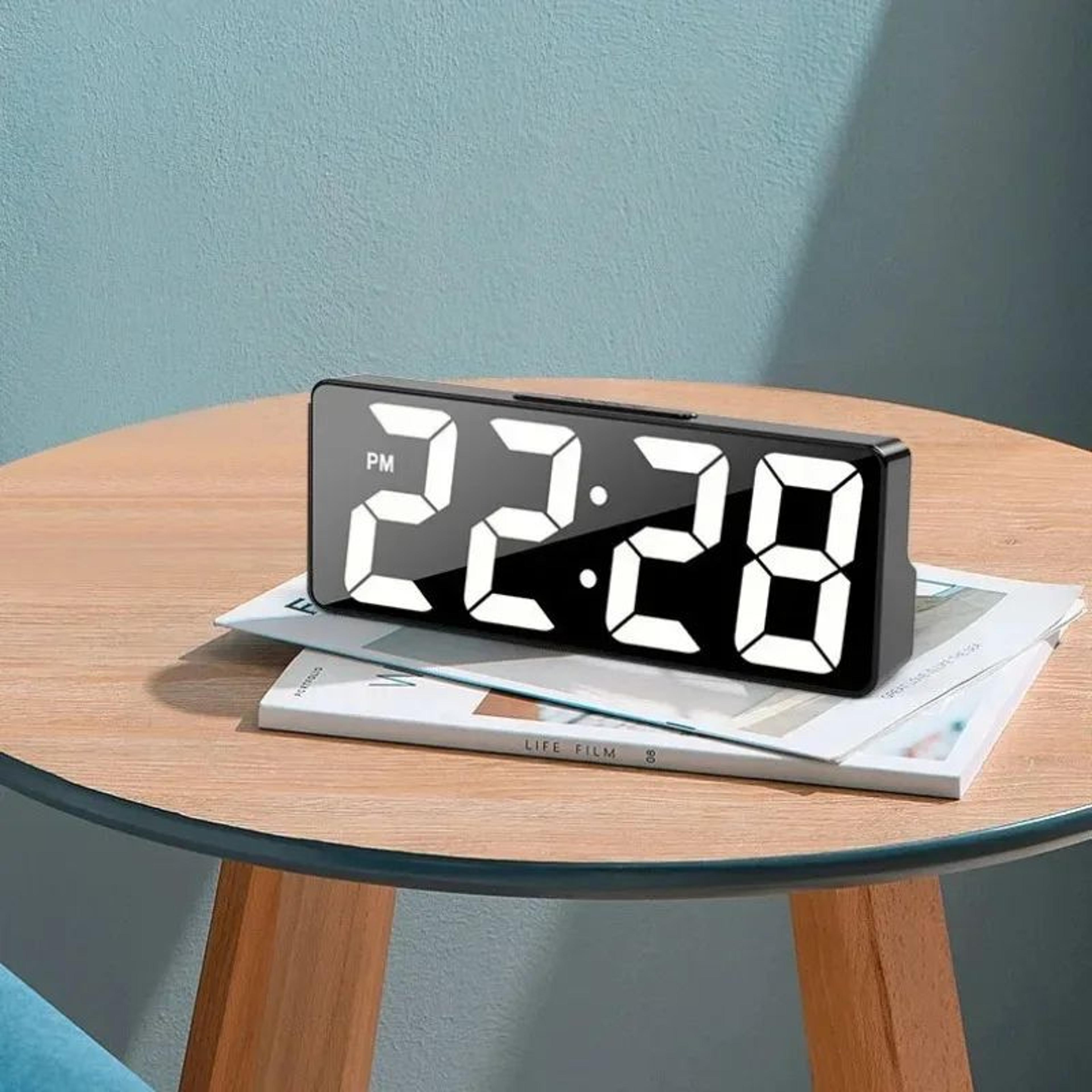 led digital alarm clock – adjustable brightness desktop clock with temperature, date, dual alarms & night mode