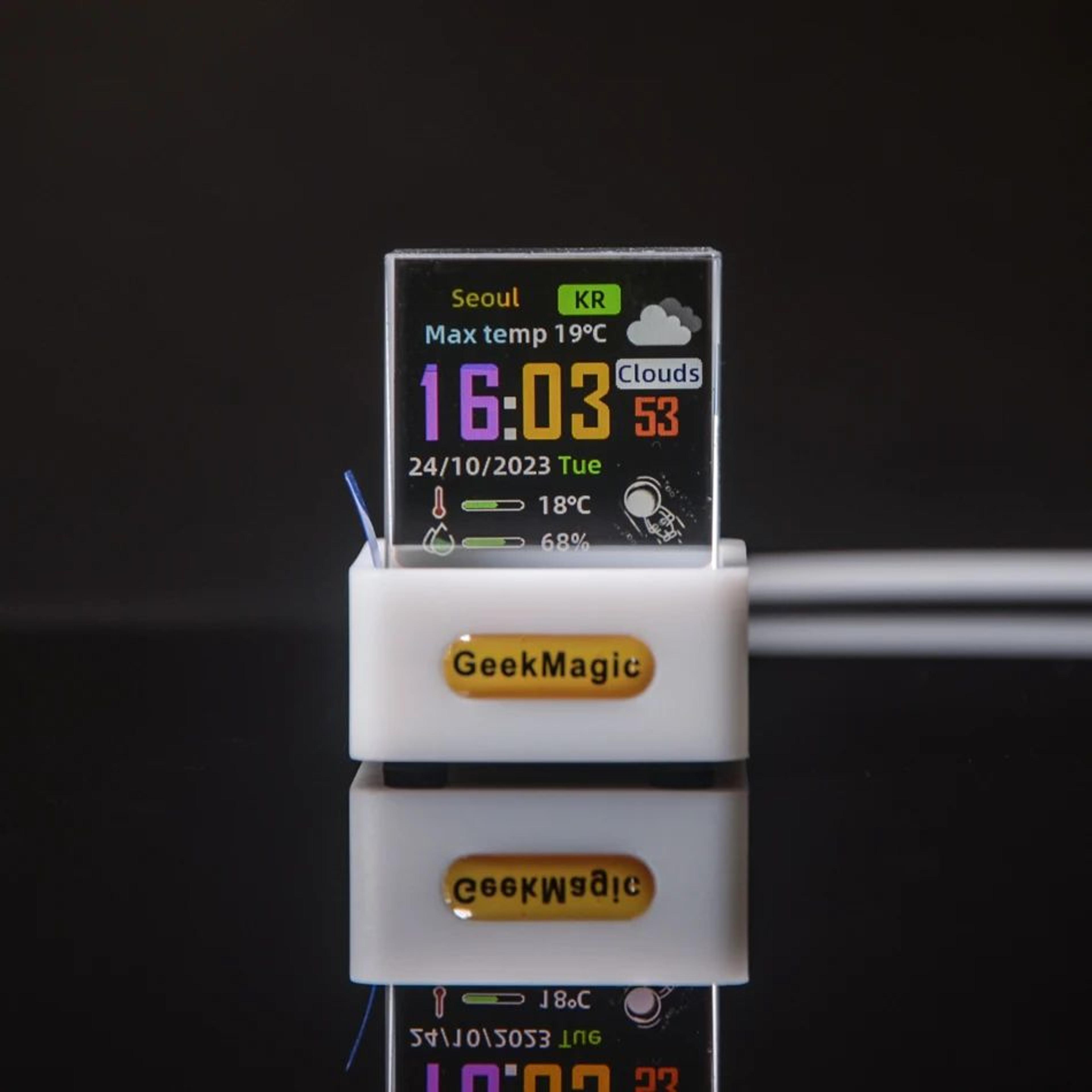 geekmagic giftv crystal weather station – mini holographic digital clock with wifi weather display & gif animations