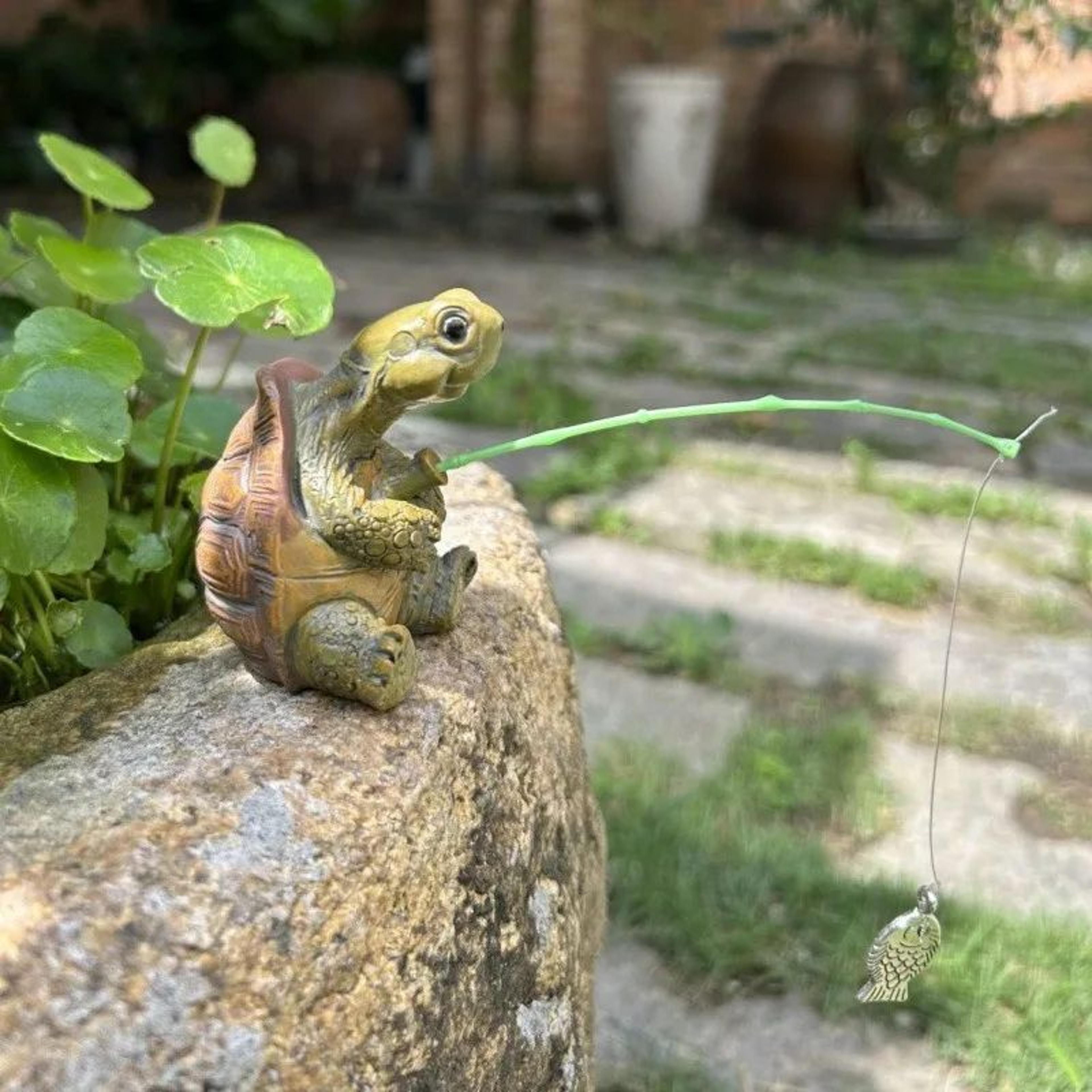 cute fishing turtle garden figurine – mini resin pond ornament for potted plants, balcony, patio & fairy garden decor