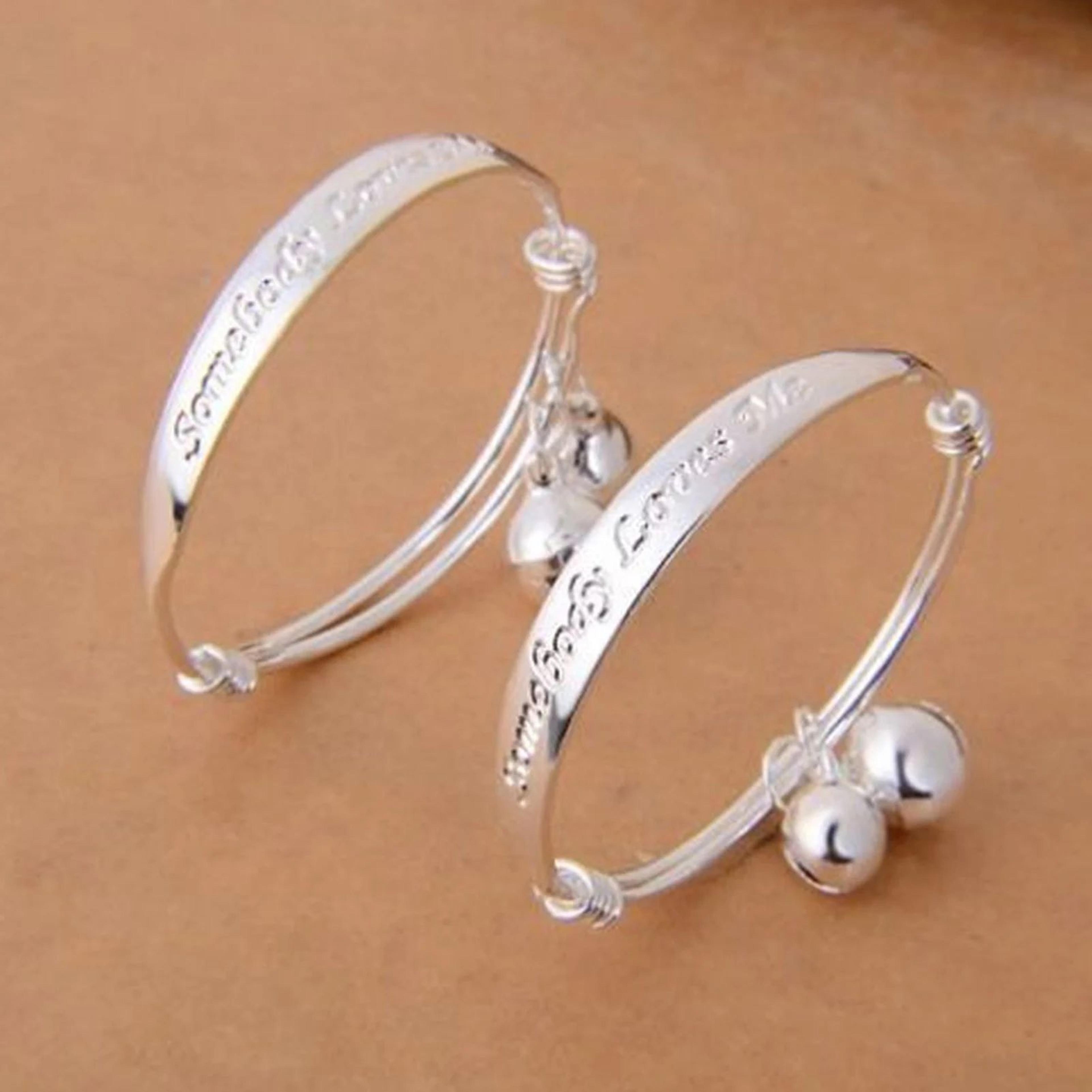 kids silver-plated bangle bracelets – 2-piece adjustable somebody loves me jewelry set for sentimental gifts from mom