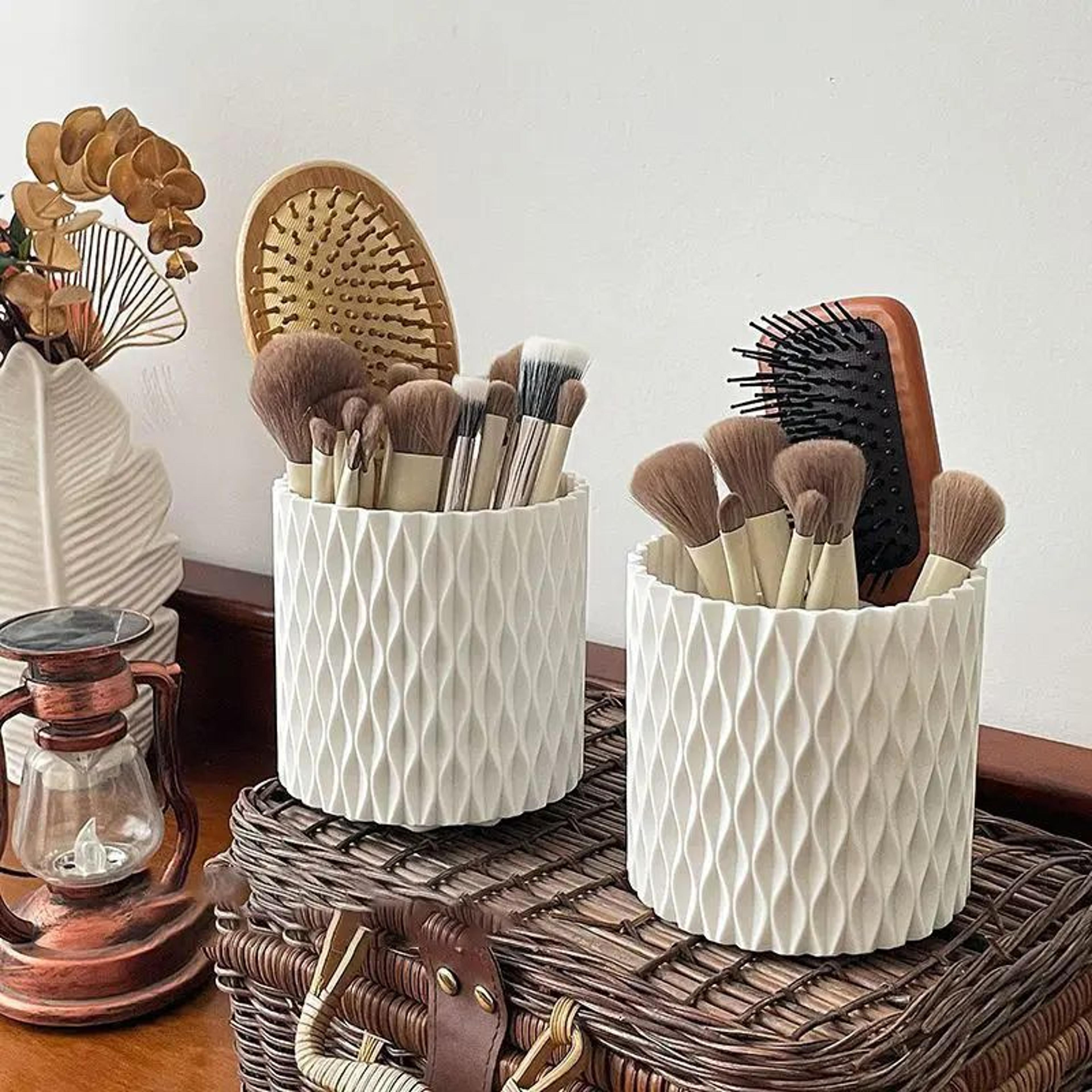 360° rotating makeup brush holder – easy-access cosmetic organizer for tidy vanities, desks and beauty storage at home