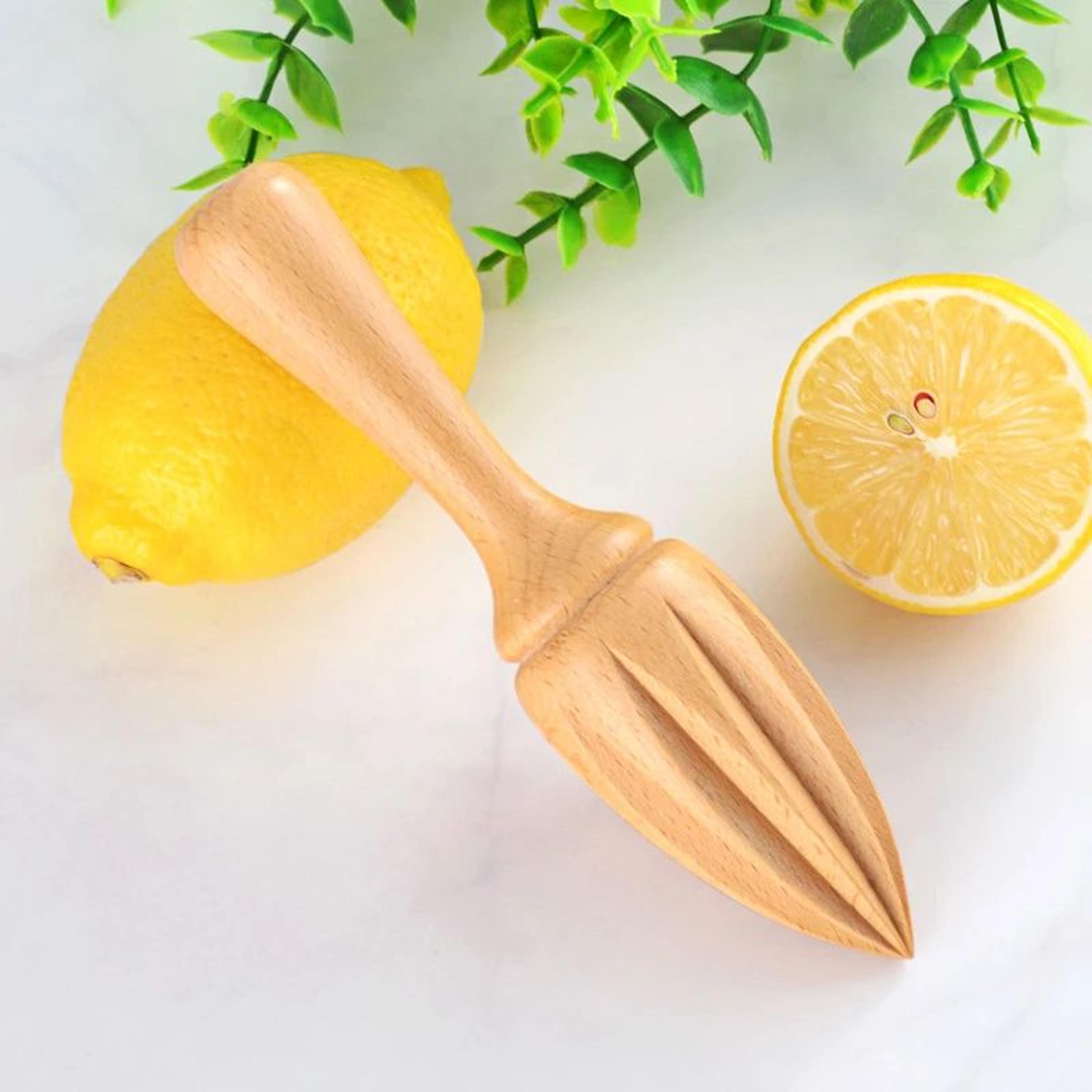 wooden citrus reamer – beech wood manual lemon & orange juicer with ergonomic grip for fresh juice & easy kitchen prep