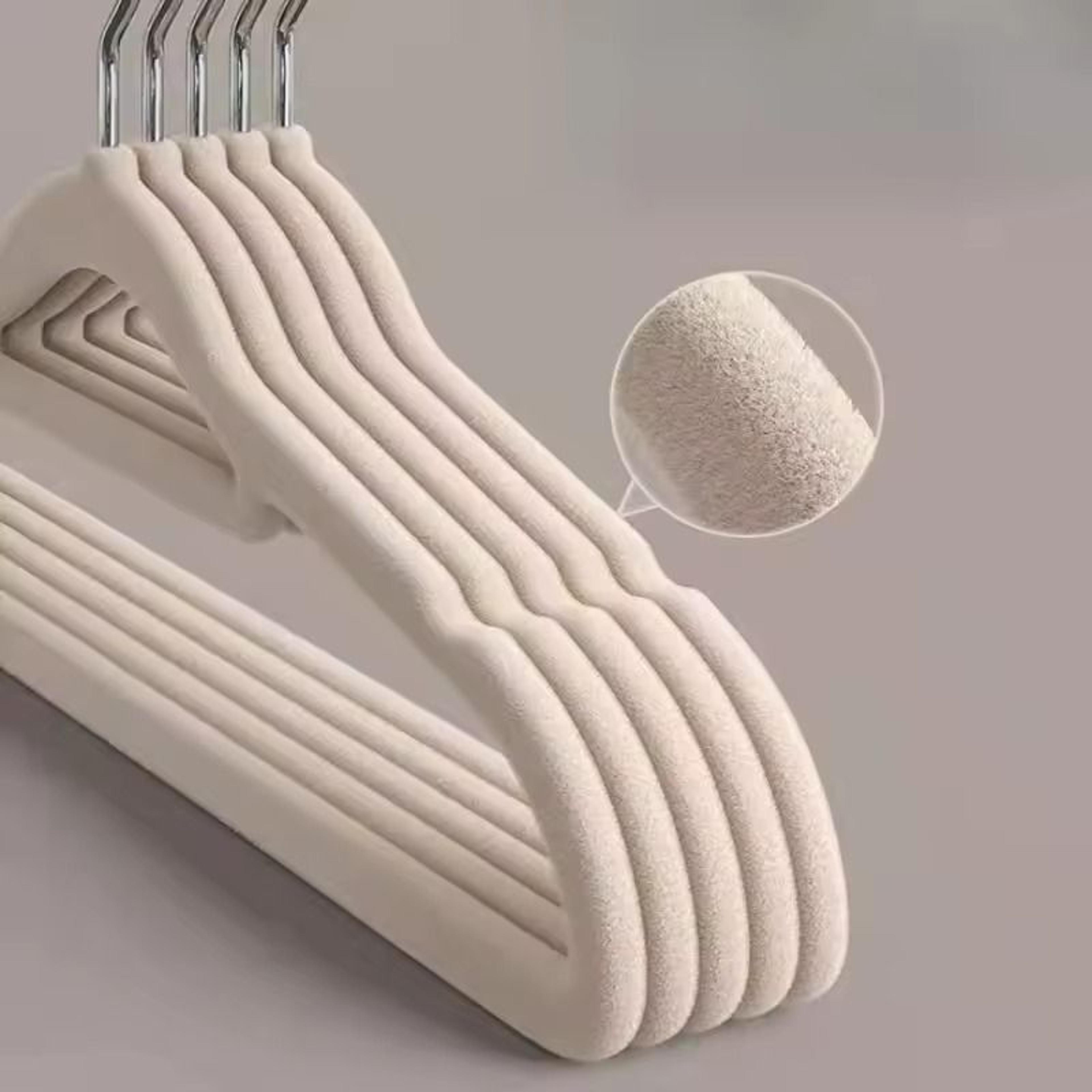 10pcs thickened velvet non-slip clothes hangers for closet storage