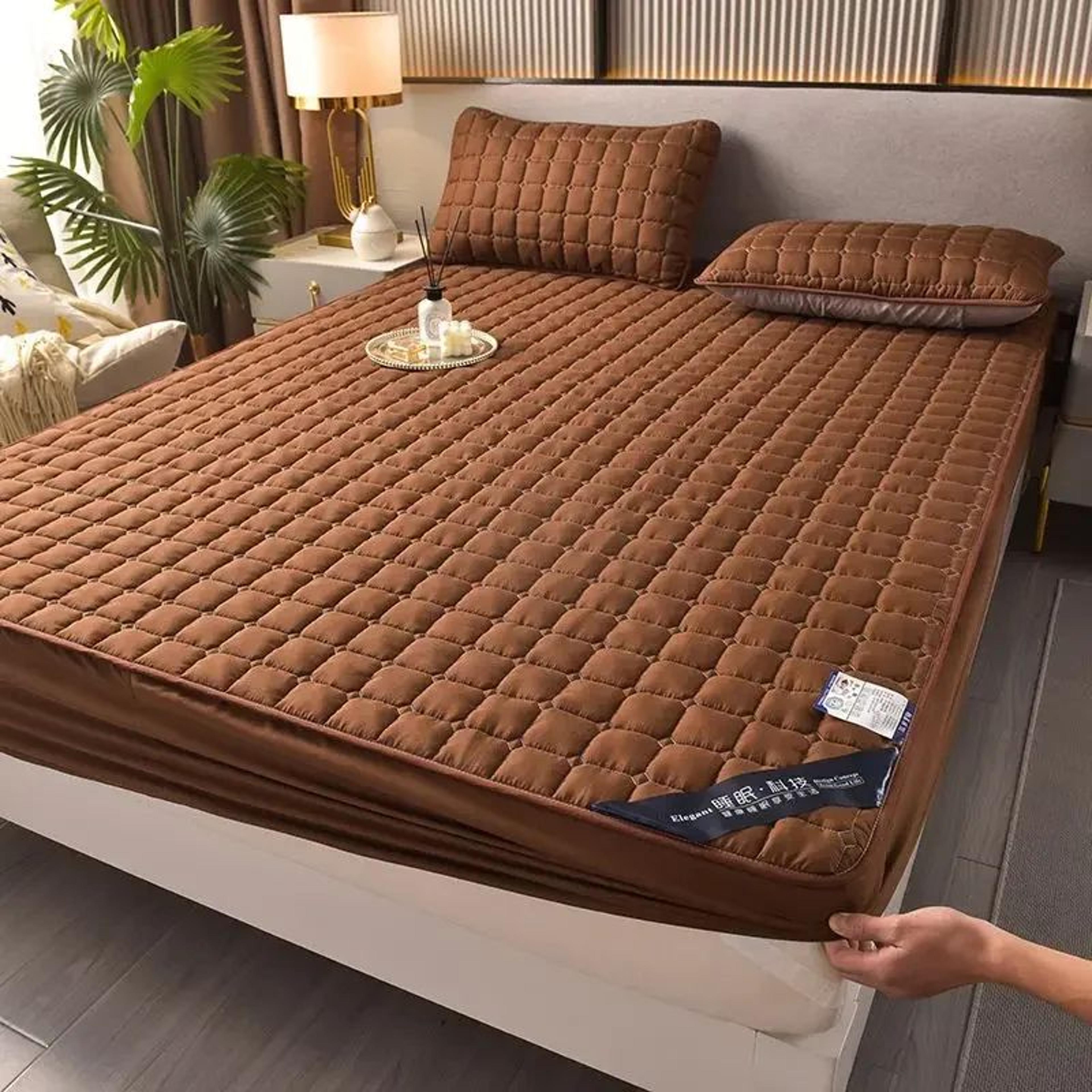 soft skin-friendly quilted mattress protector cover