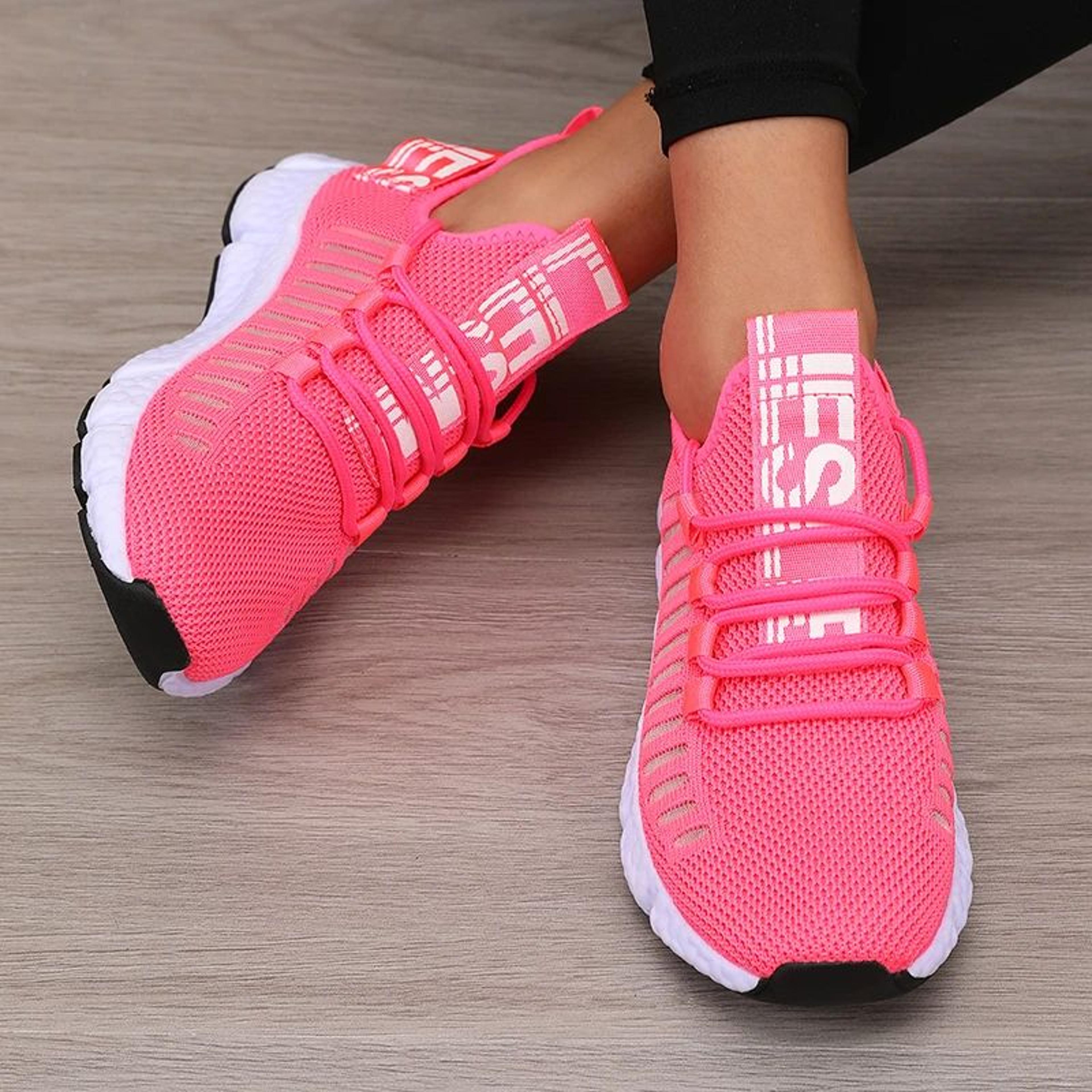 lightweight breathable mesh sports walking shoes