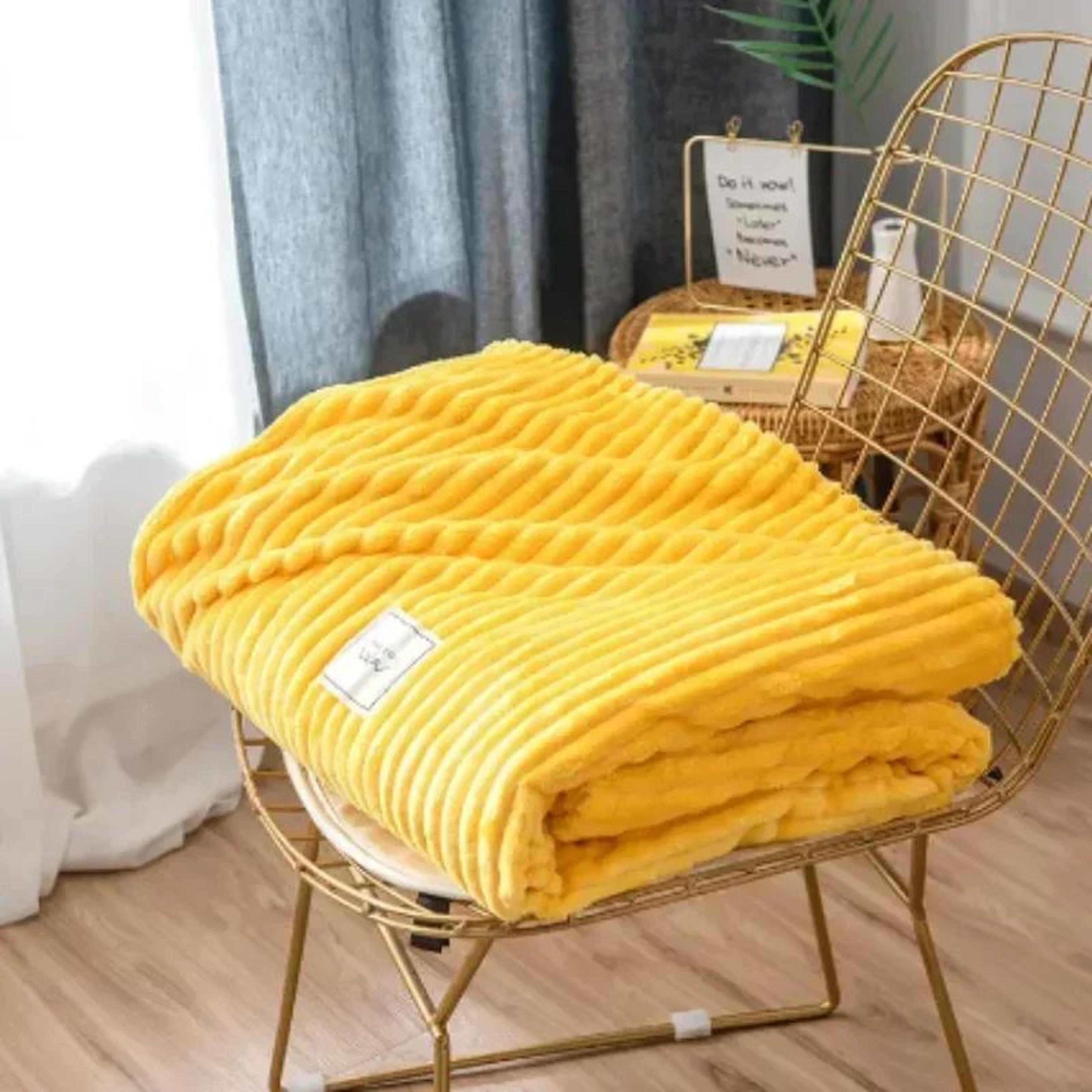 patterned soft hugging throw blanket for sofa bed and couch