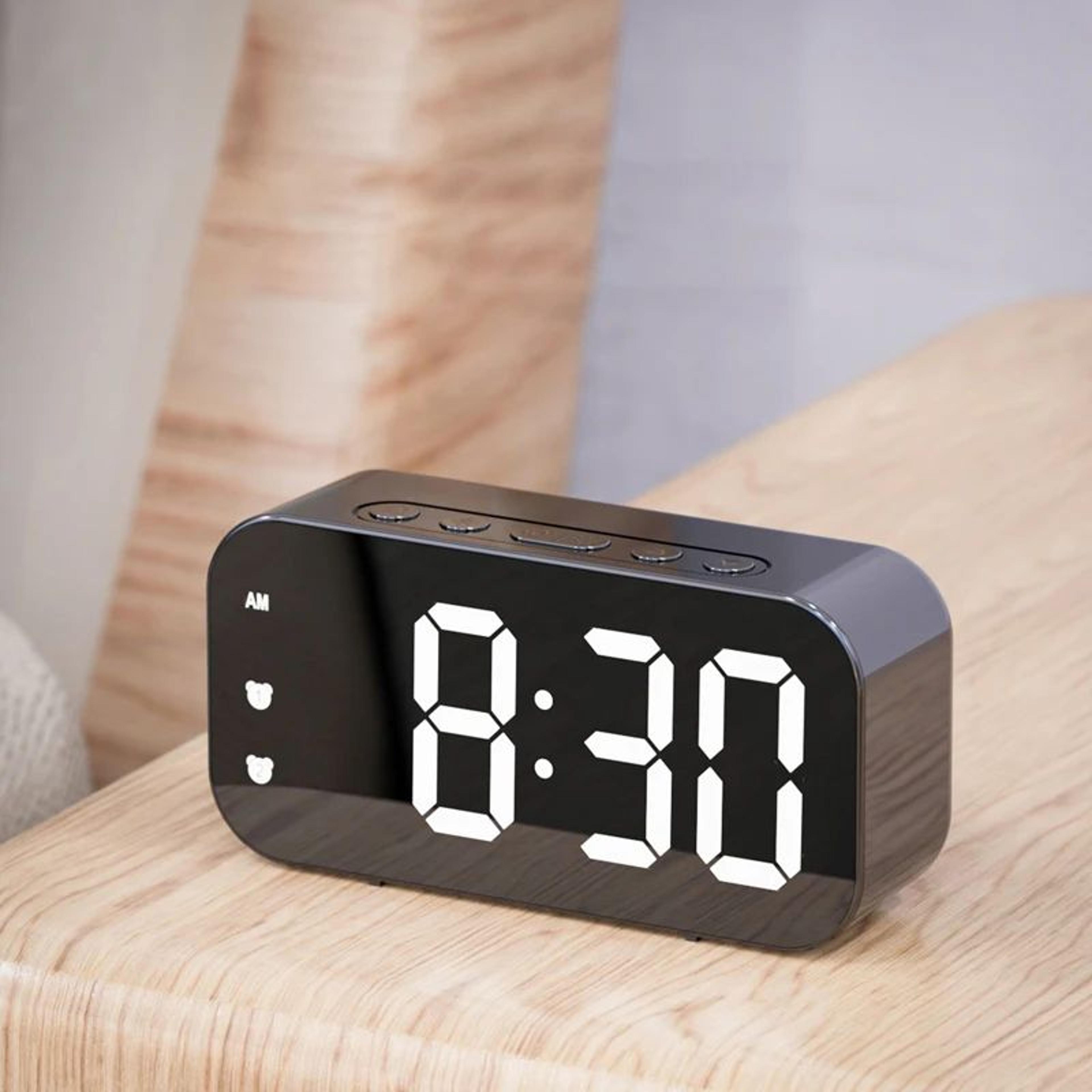 sound control led digital alarm clock with temperature display