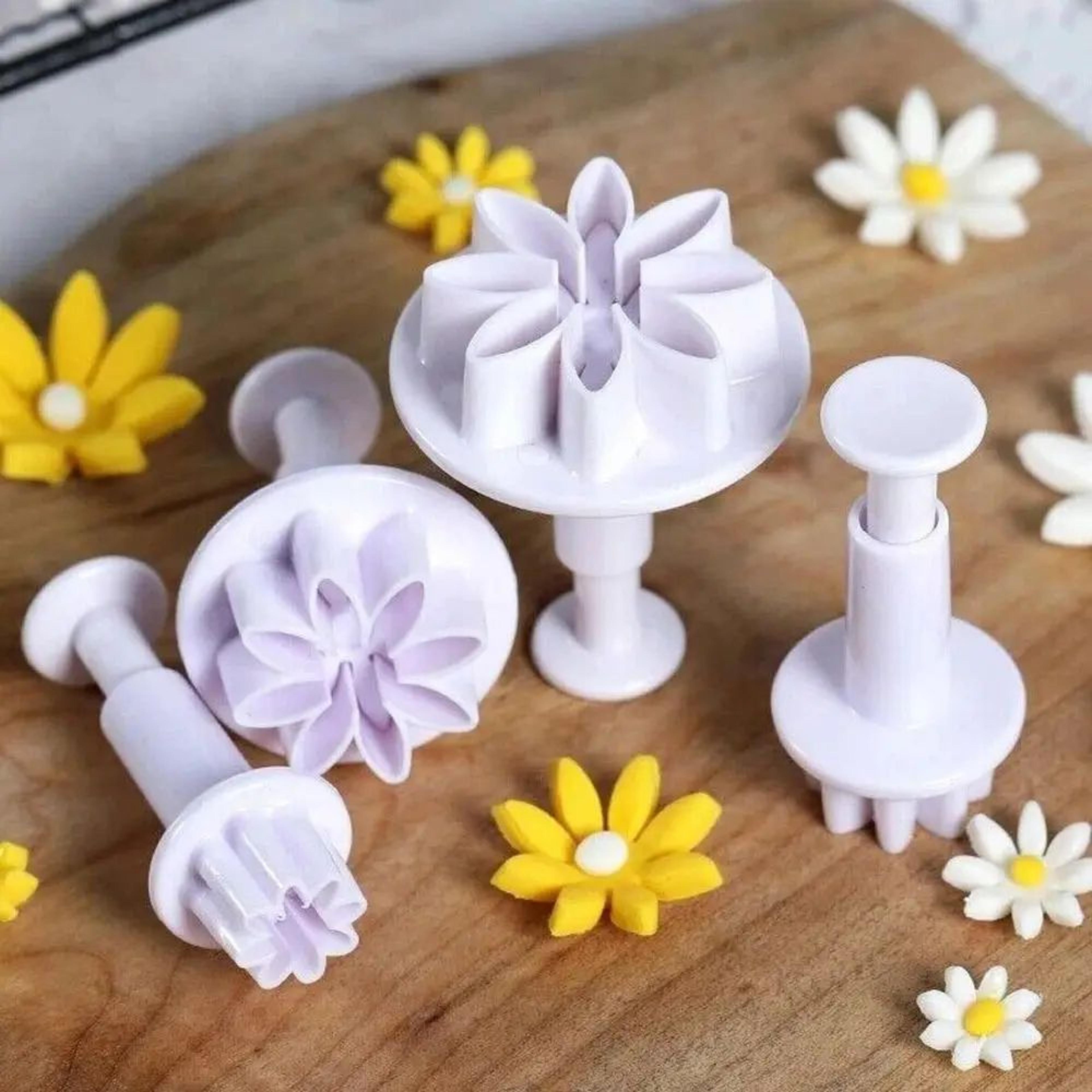4 piece daisy flower fondant cutter and plunger set