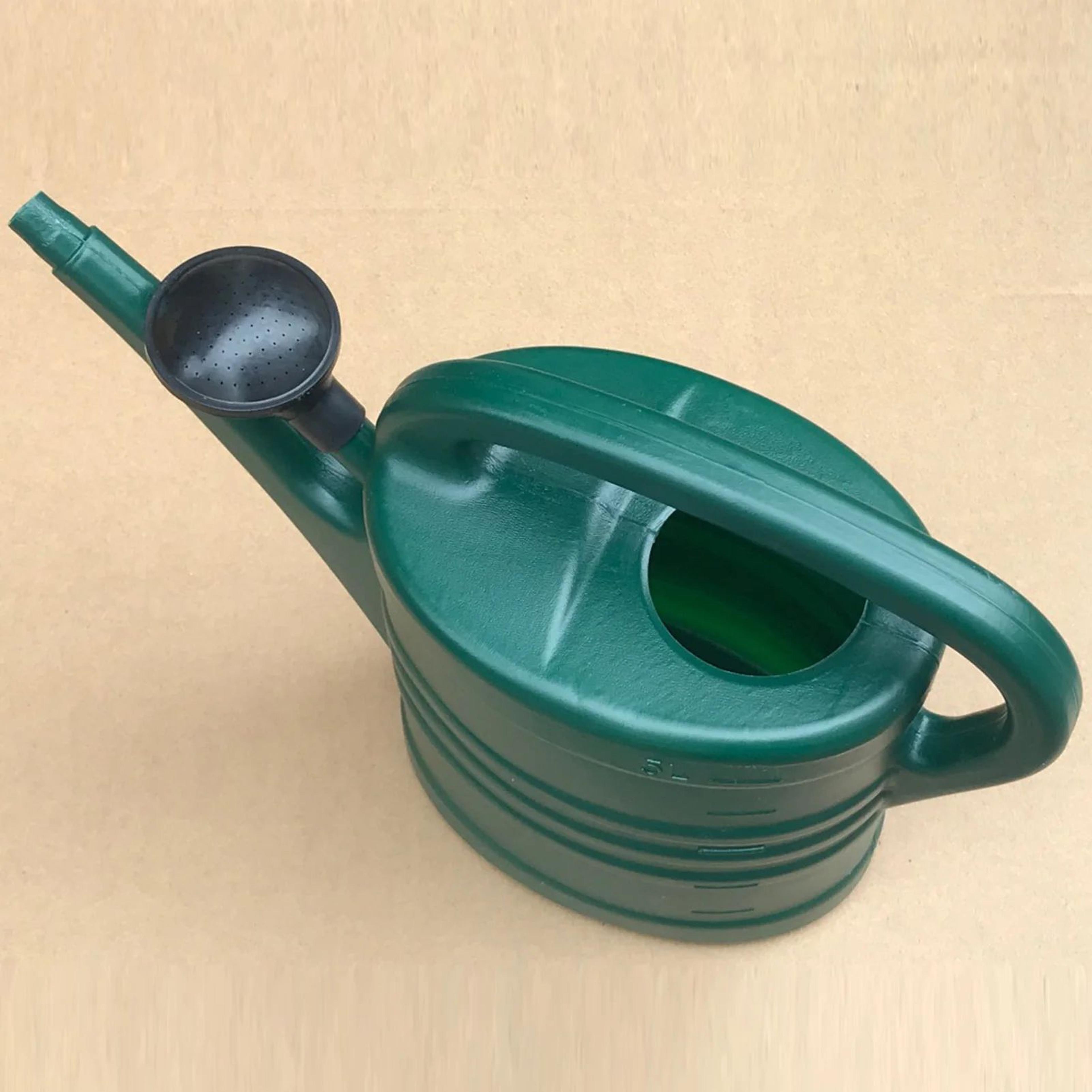 5l lightweight plastic garden watering can
