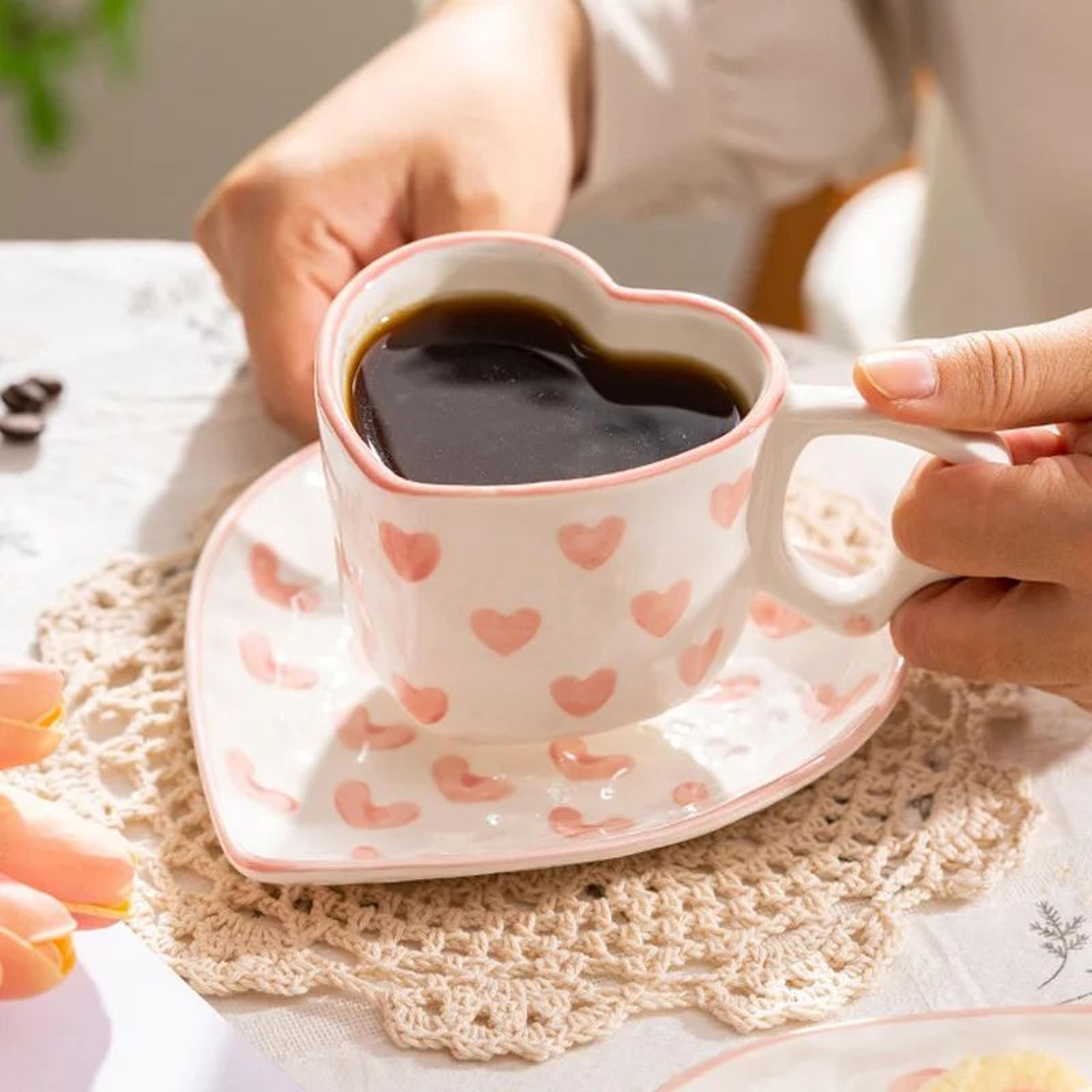 hand-painted ceramic heart handle mug (201–300ml) – romantic love coffee & tea cup