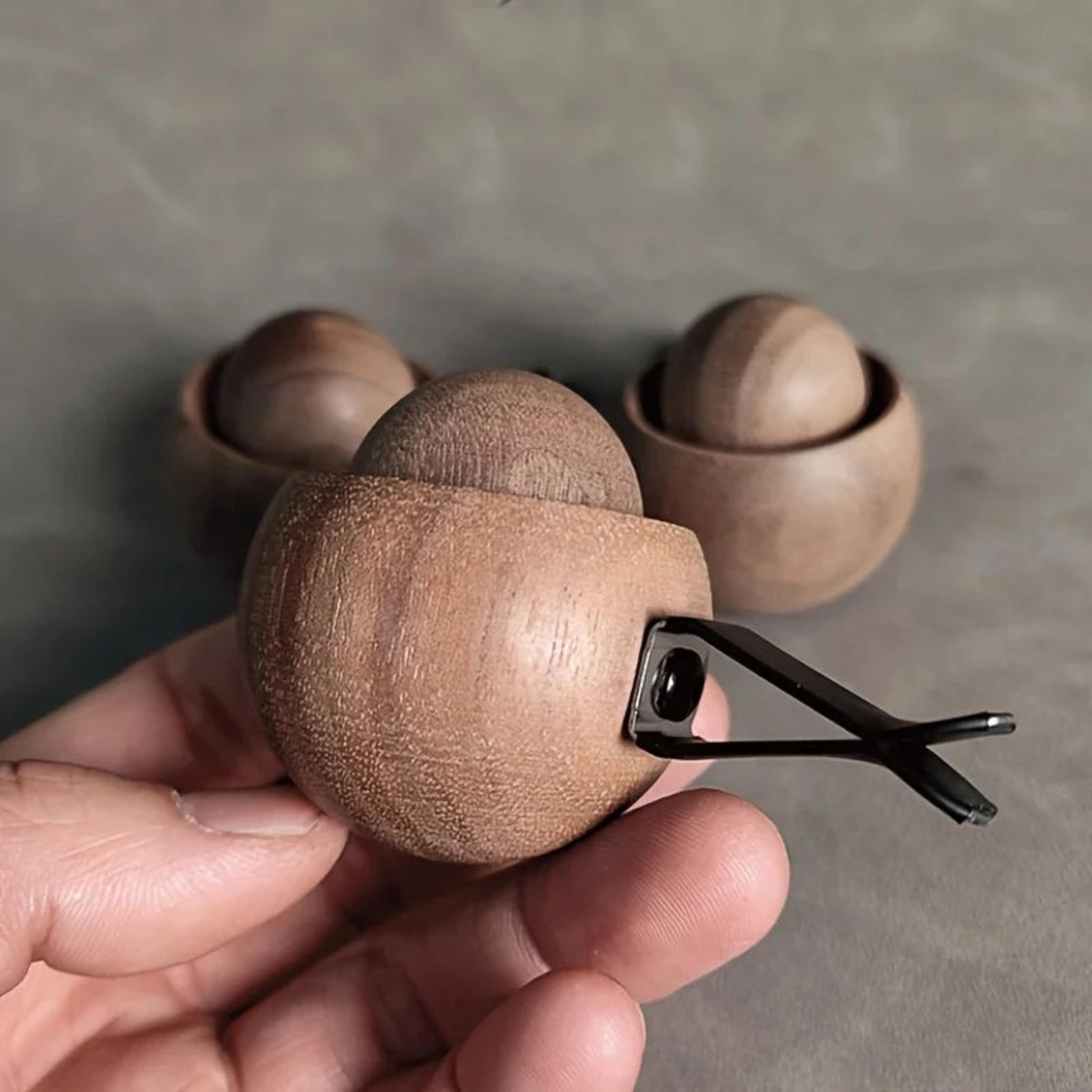 natural wood mini essential oil diffuser for car and home