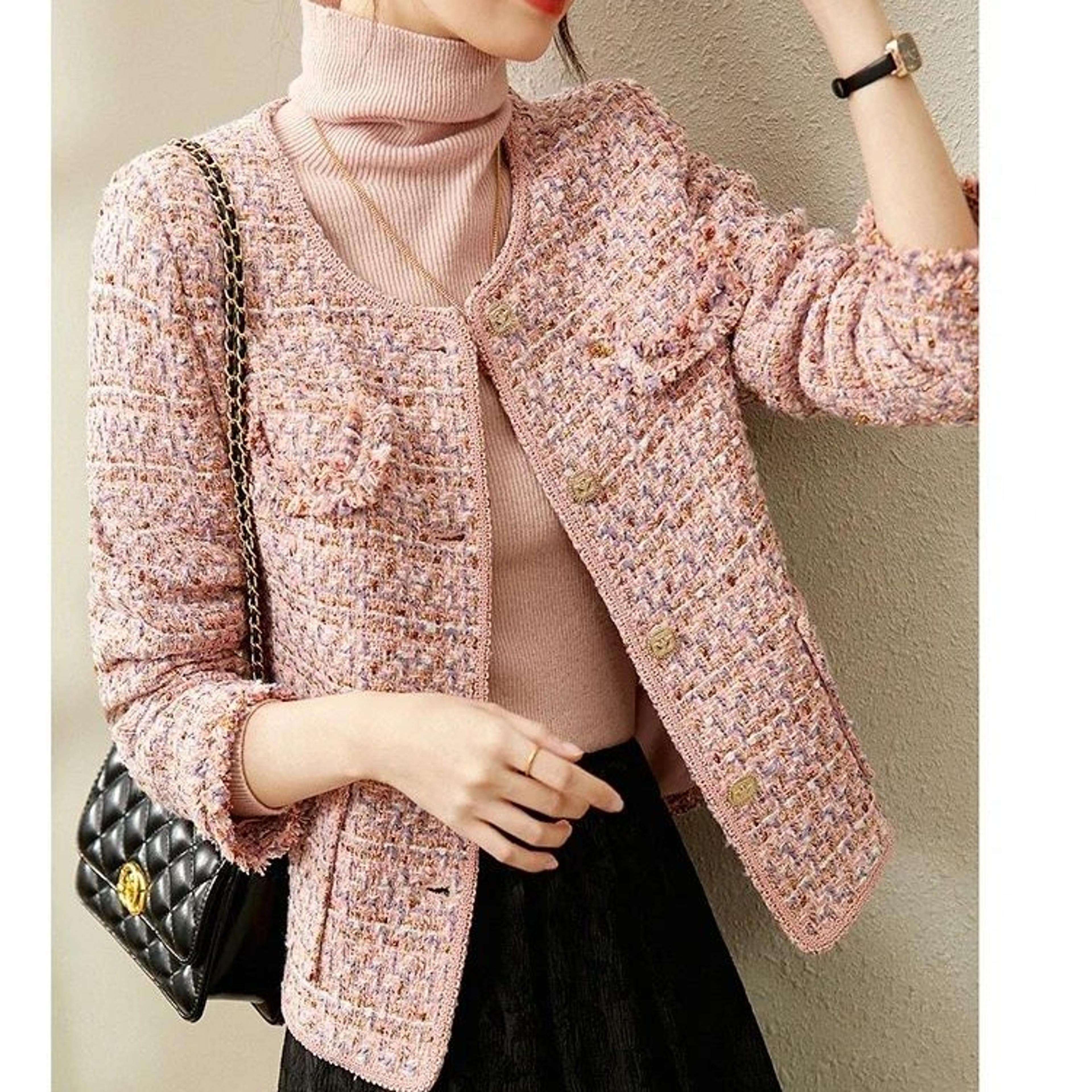elegant women's textured tweed jacket with round neck and patch pockets