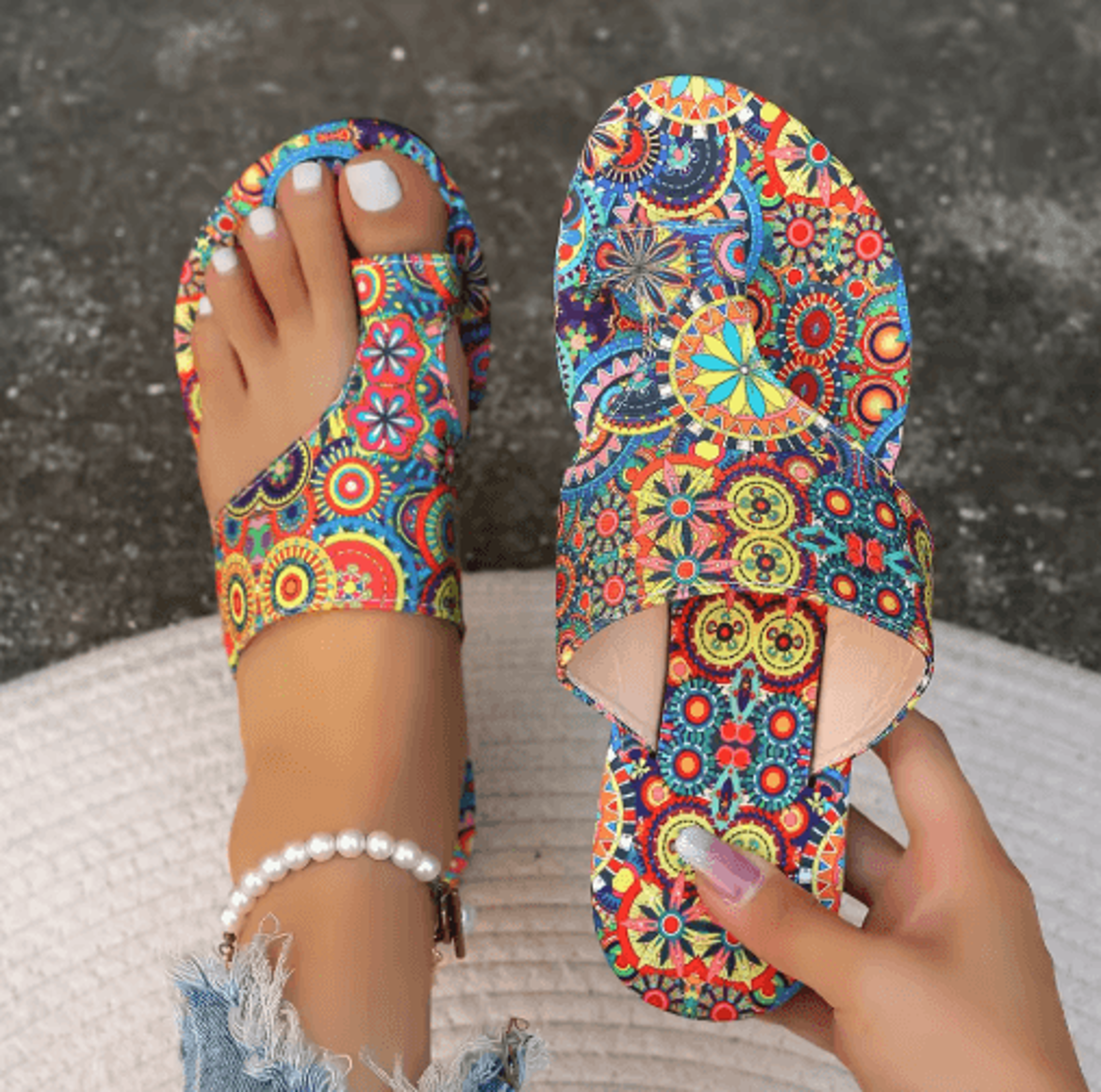 womens bohemian flower flip flop slippers – lightweight casual home & summer slides