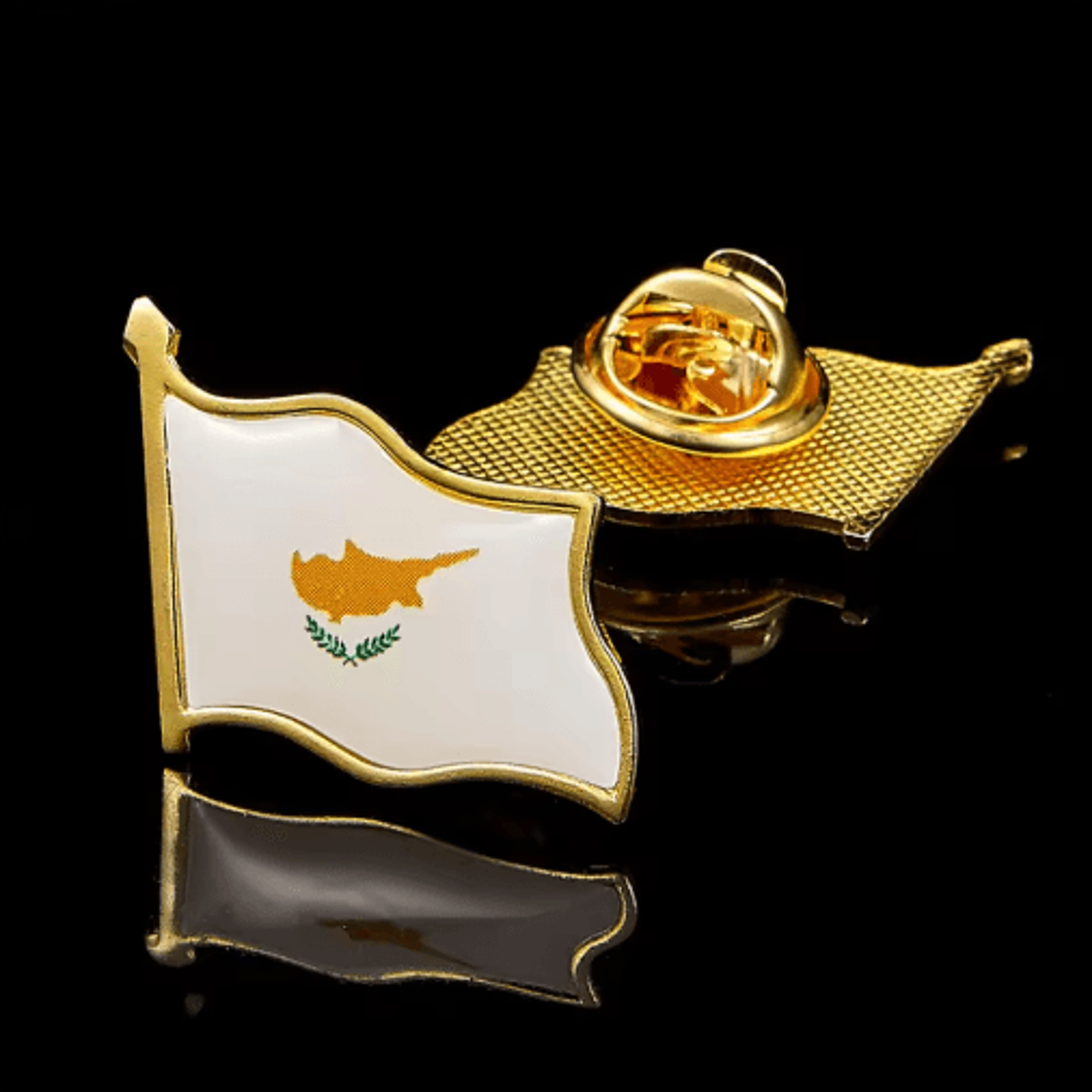 republic of cyprus gold-plated map & flag lapel pin