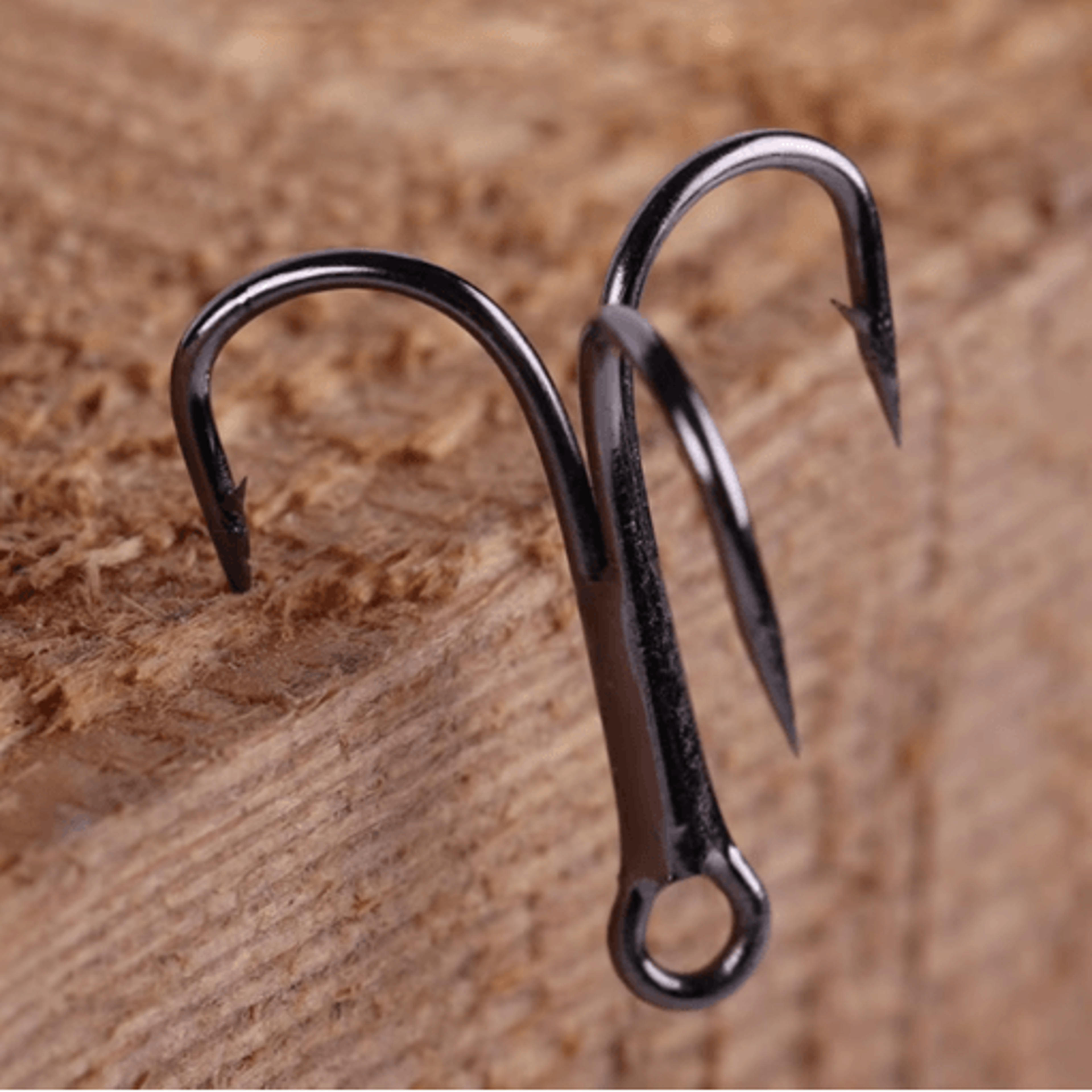 10pcs high carbon steel treble fishing hooks round bend bass tackle set