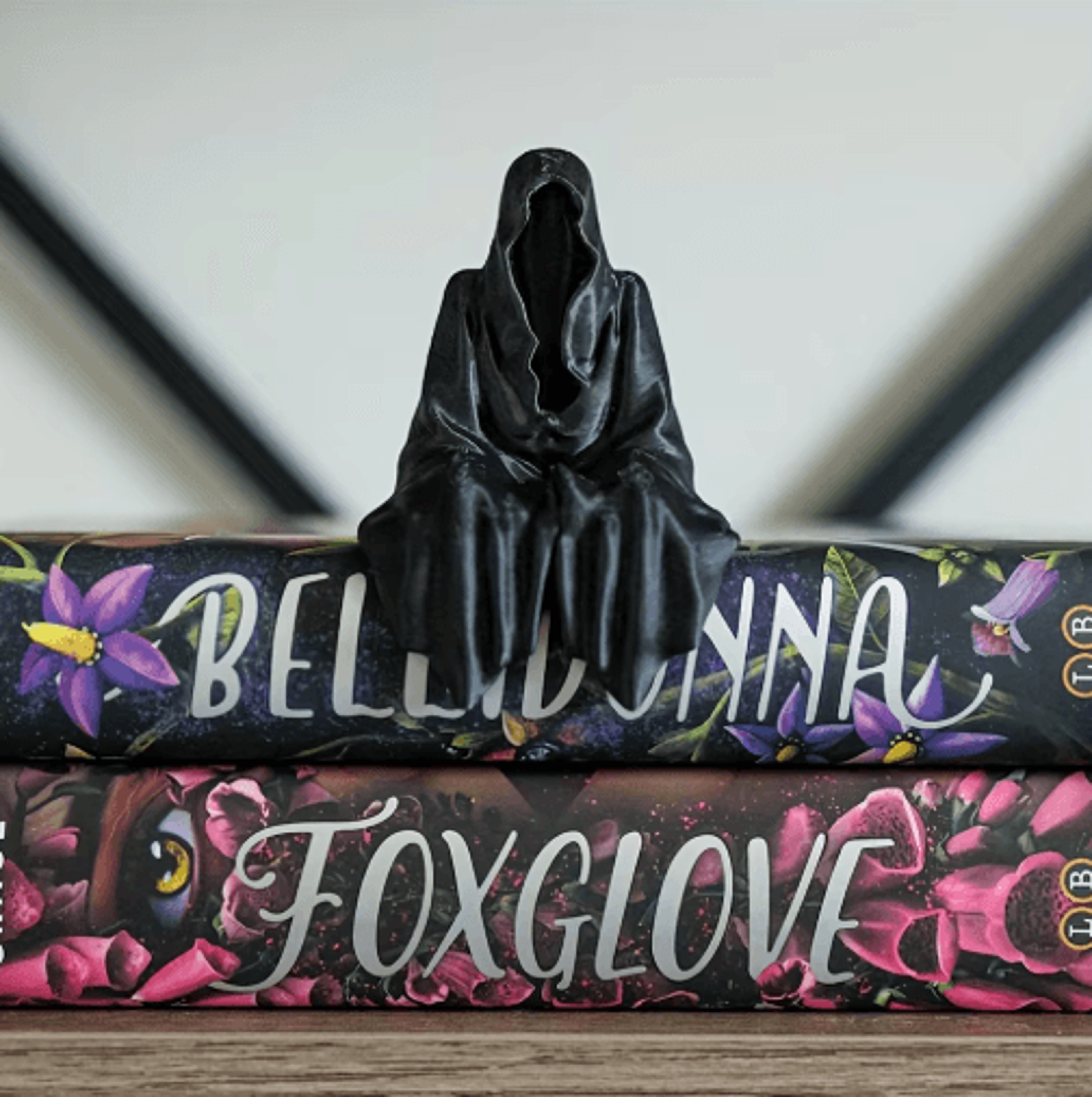 gothic hooded cloaked statue – dark aesthetic figurine for desk & shelf decor
