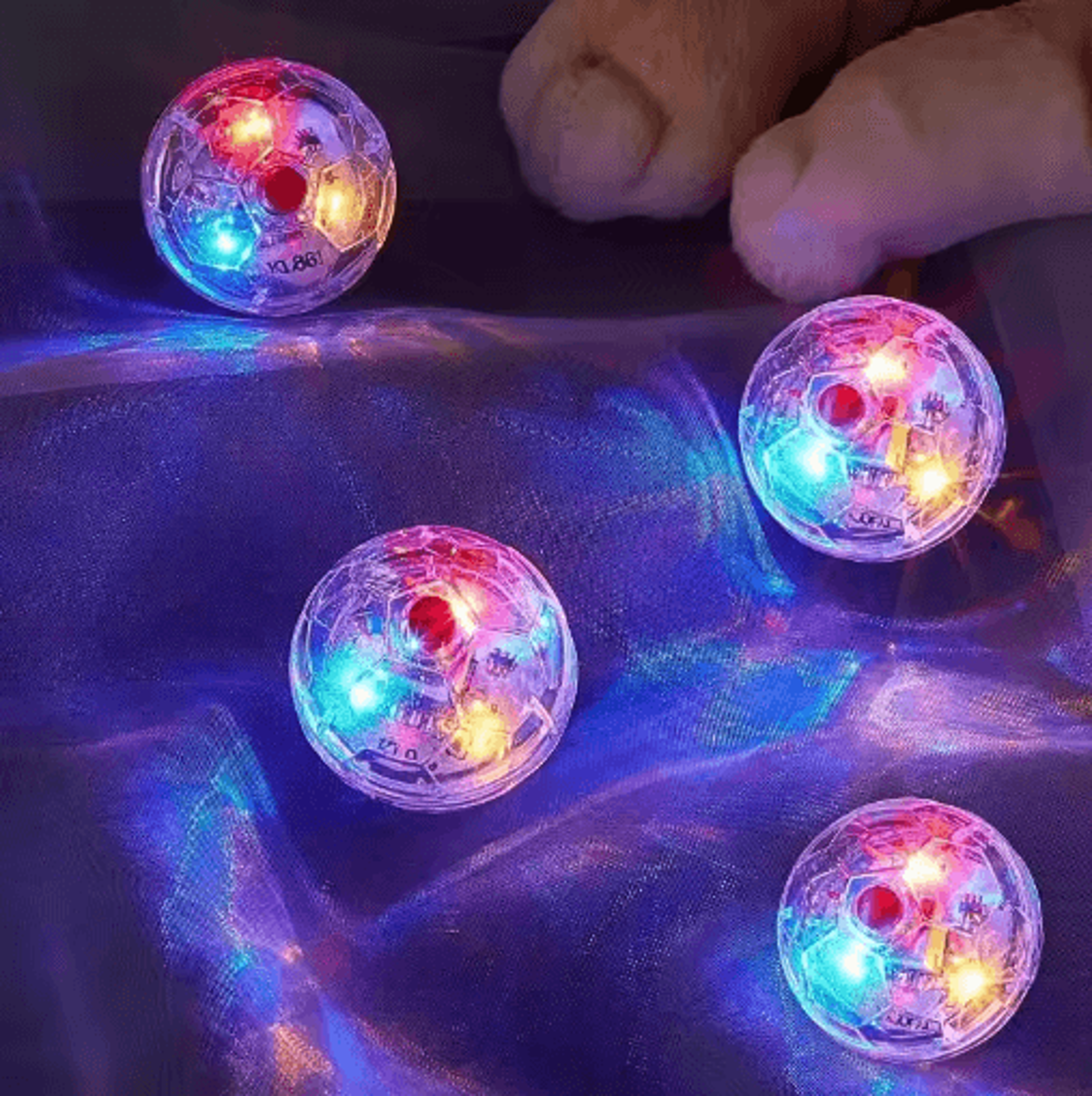 led motion-activated flash ball toy for cats & interactive indoor play