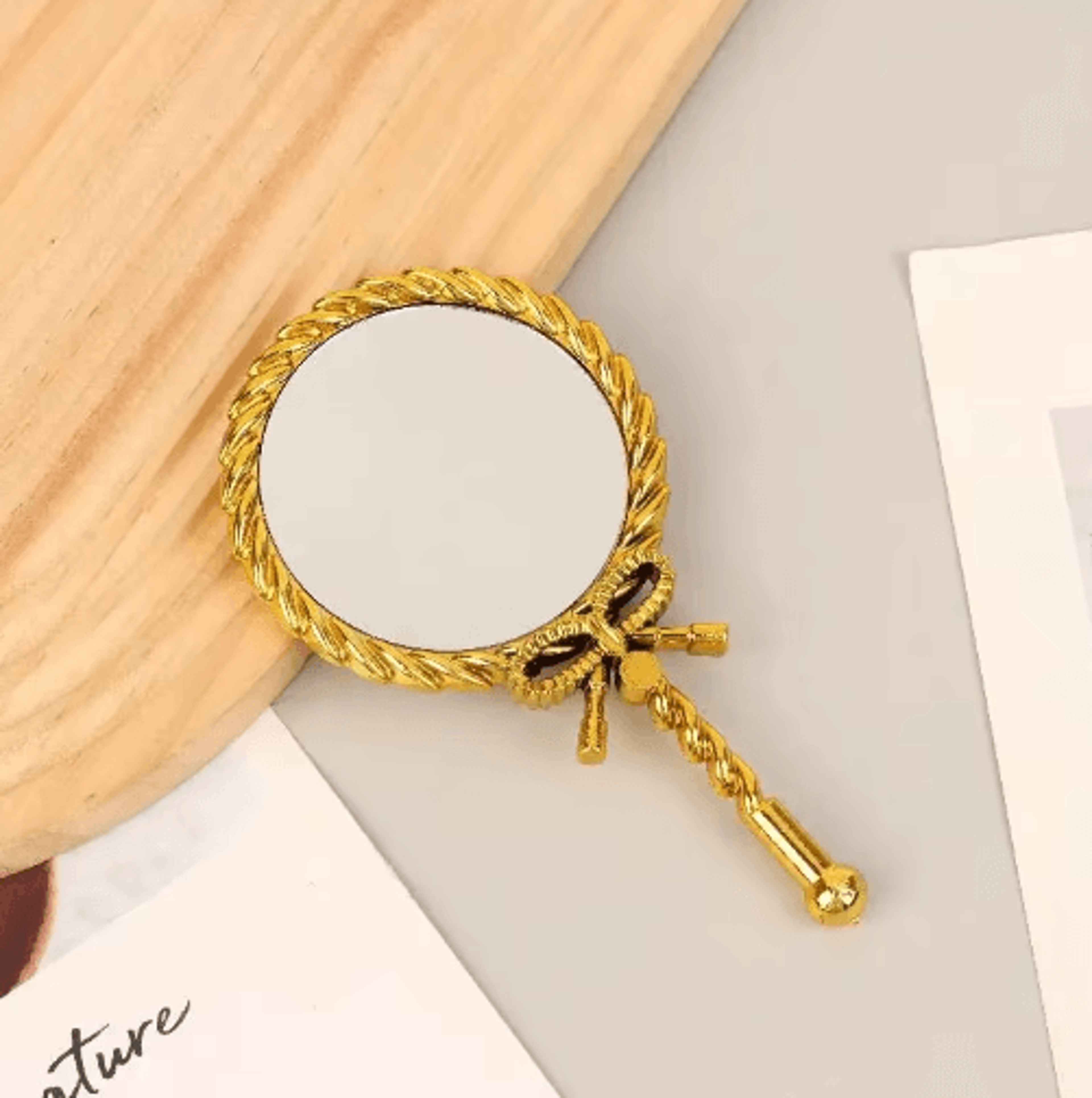 european style handheld makeup mirror for dressing and beauty