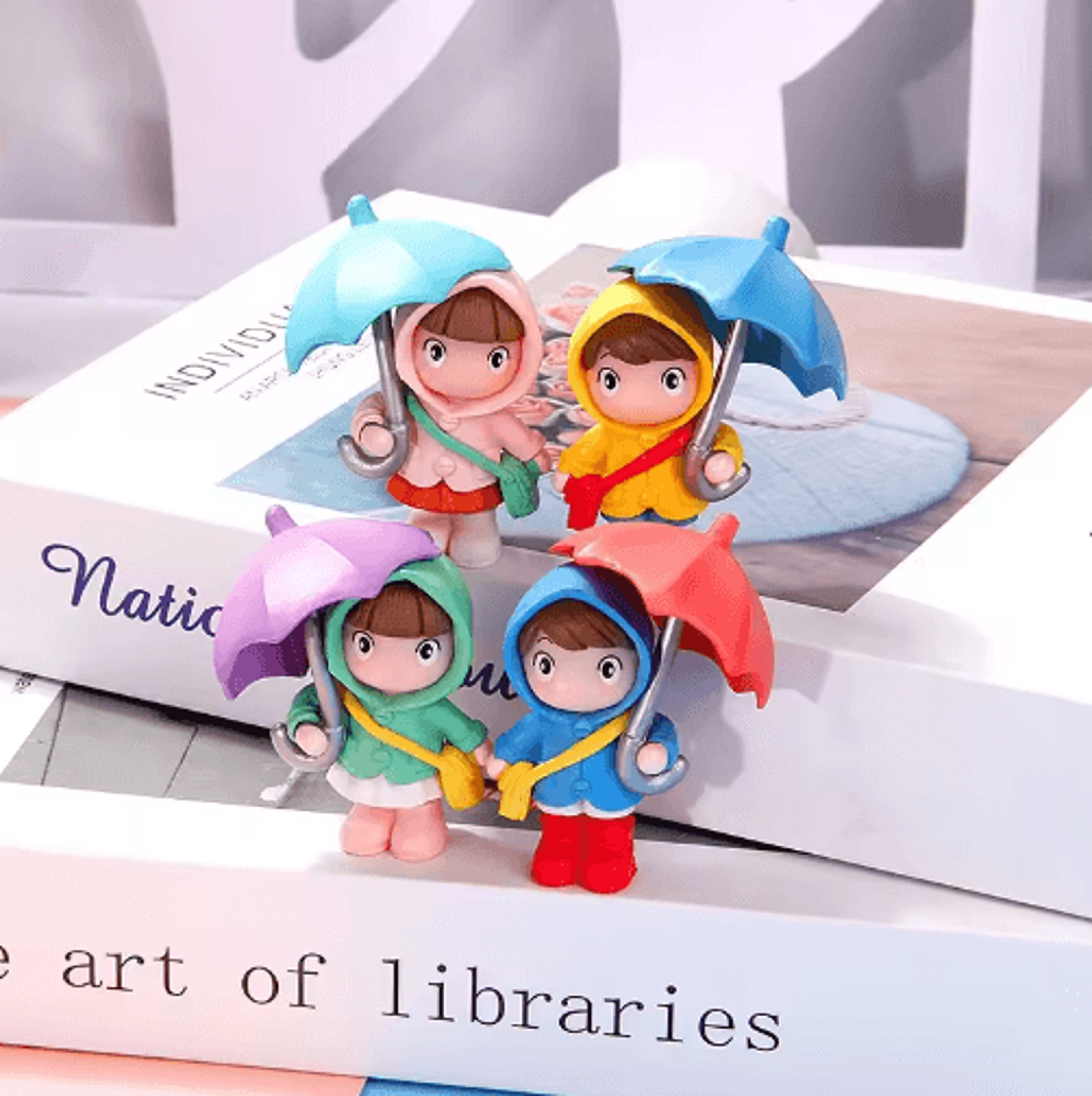 4-piece cute umbrella couple car dashboard figurine set