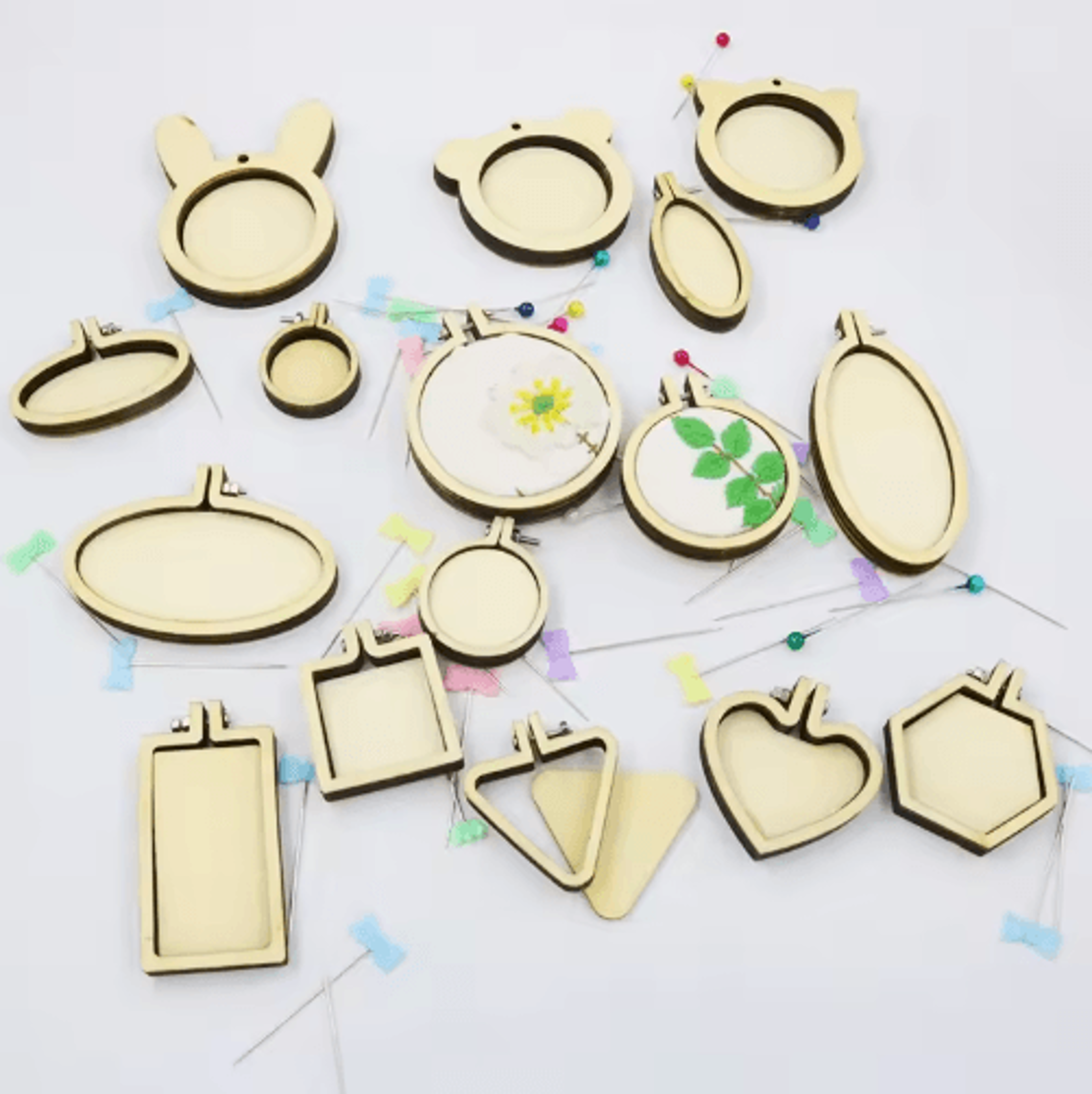 10pcs mini wooden embroidery hoop pendant set