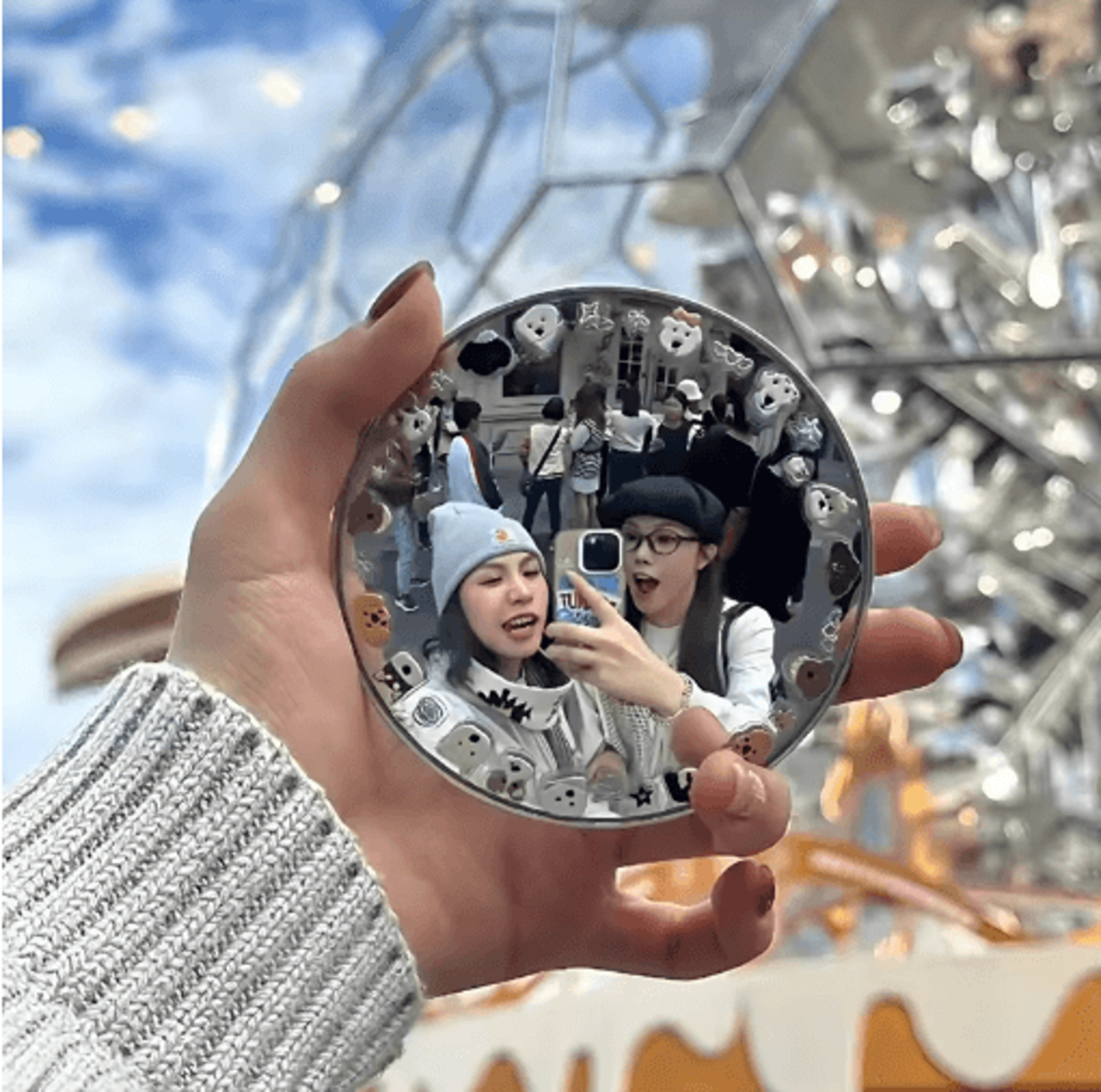 round convex selfie mirror – wide-angle travel photography prop