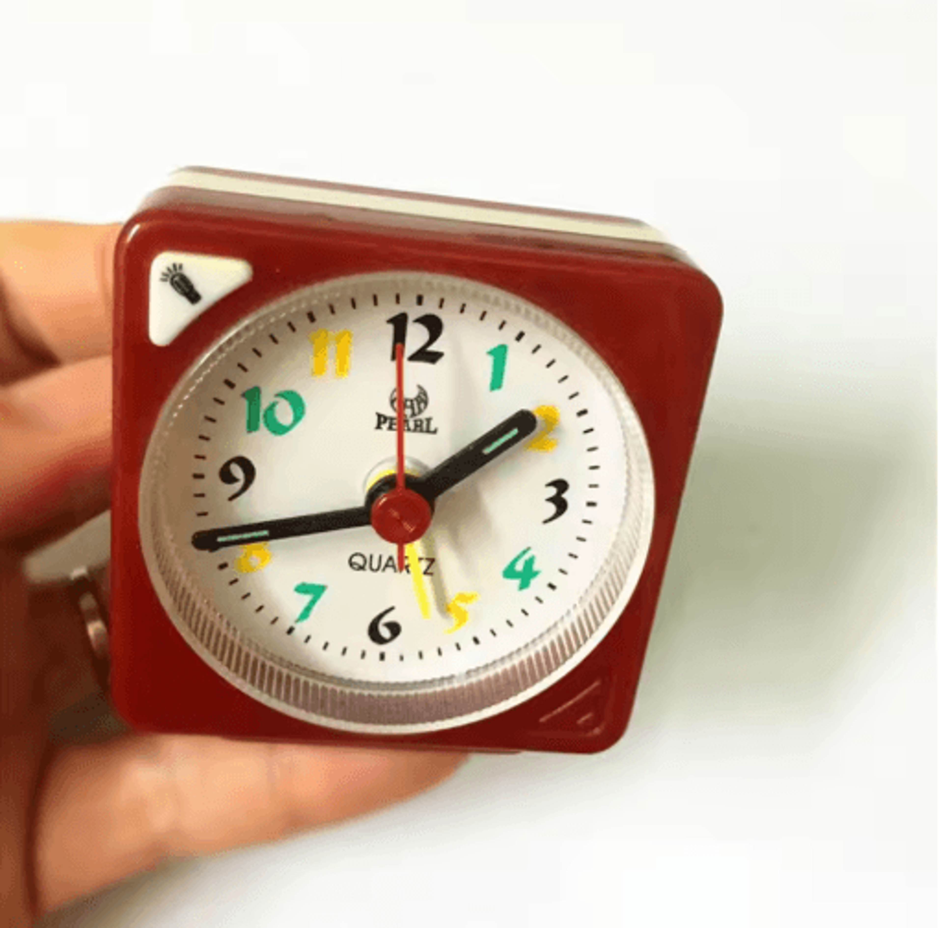 non-ticking bedside alarm clock – battery-operated number display clock