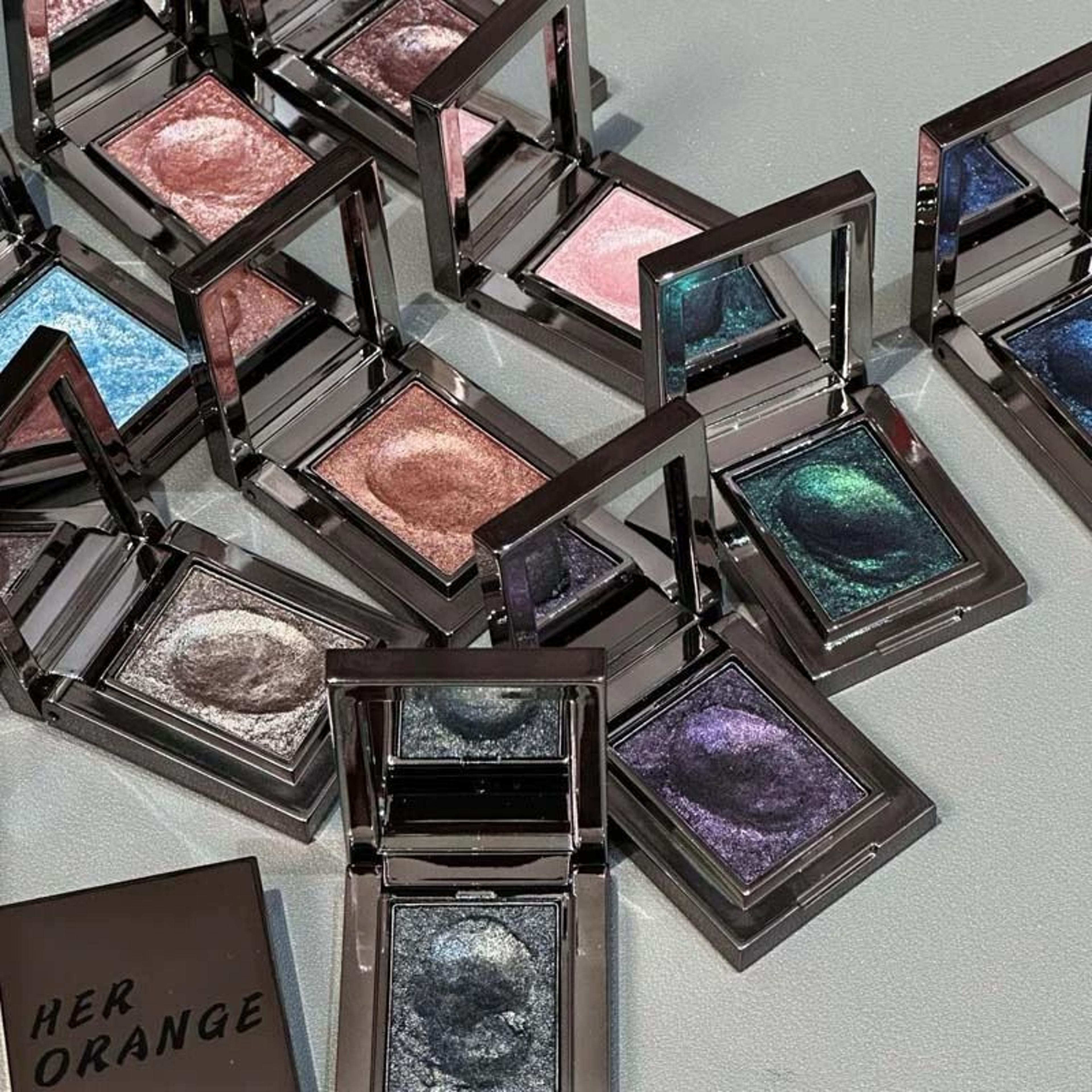 chameleon dark green eyeshadow palette sparkling pearlescent finish