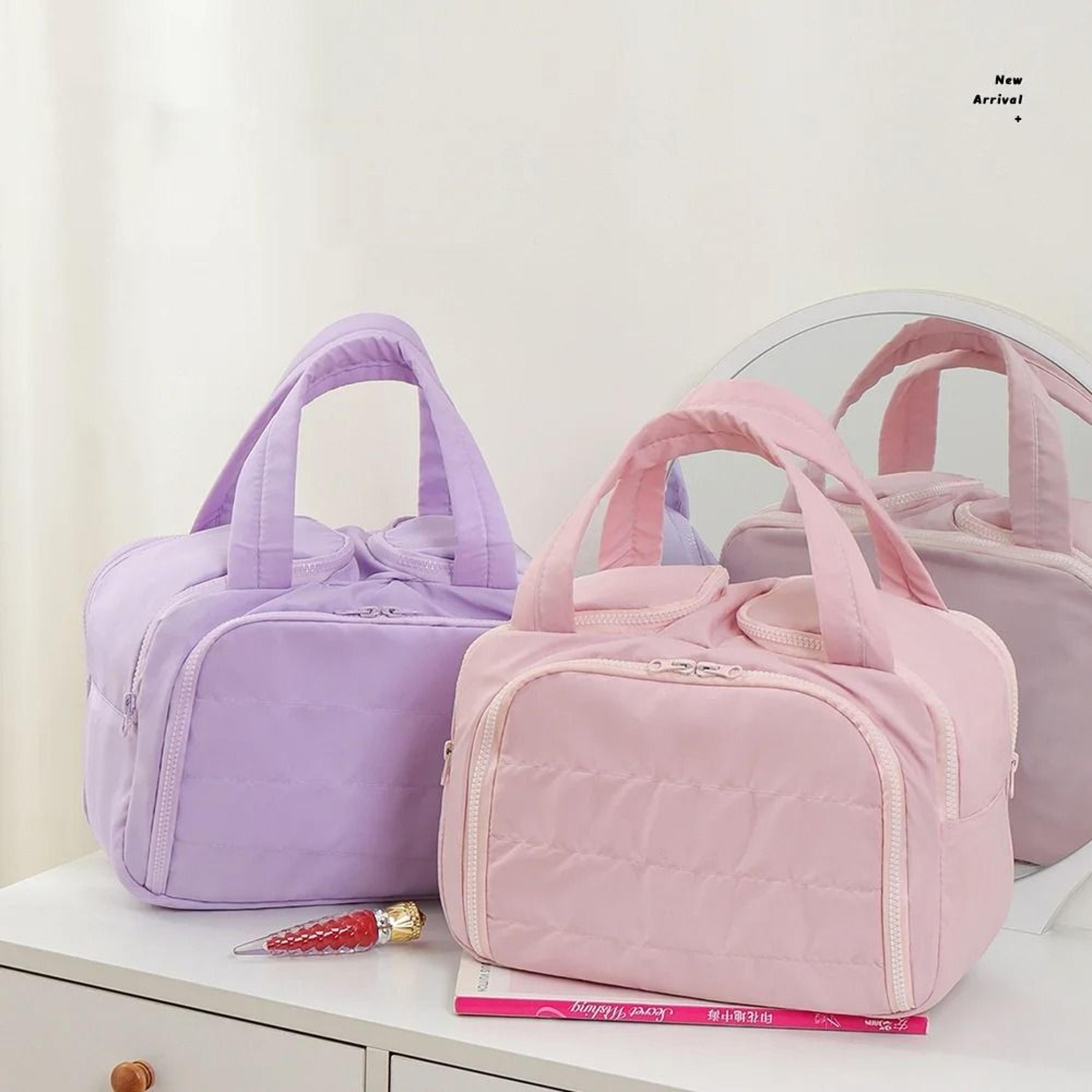 large capacity lightweight travel makeup and cosmetic organizer bag
