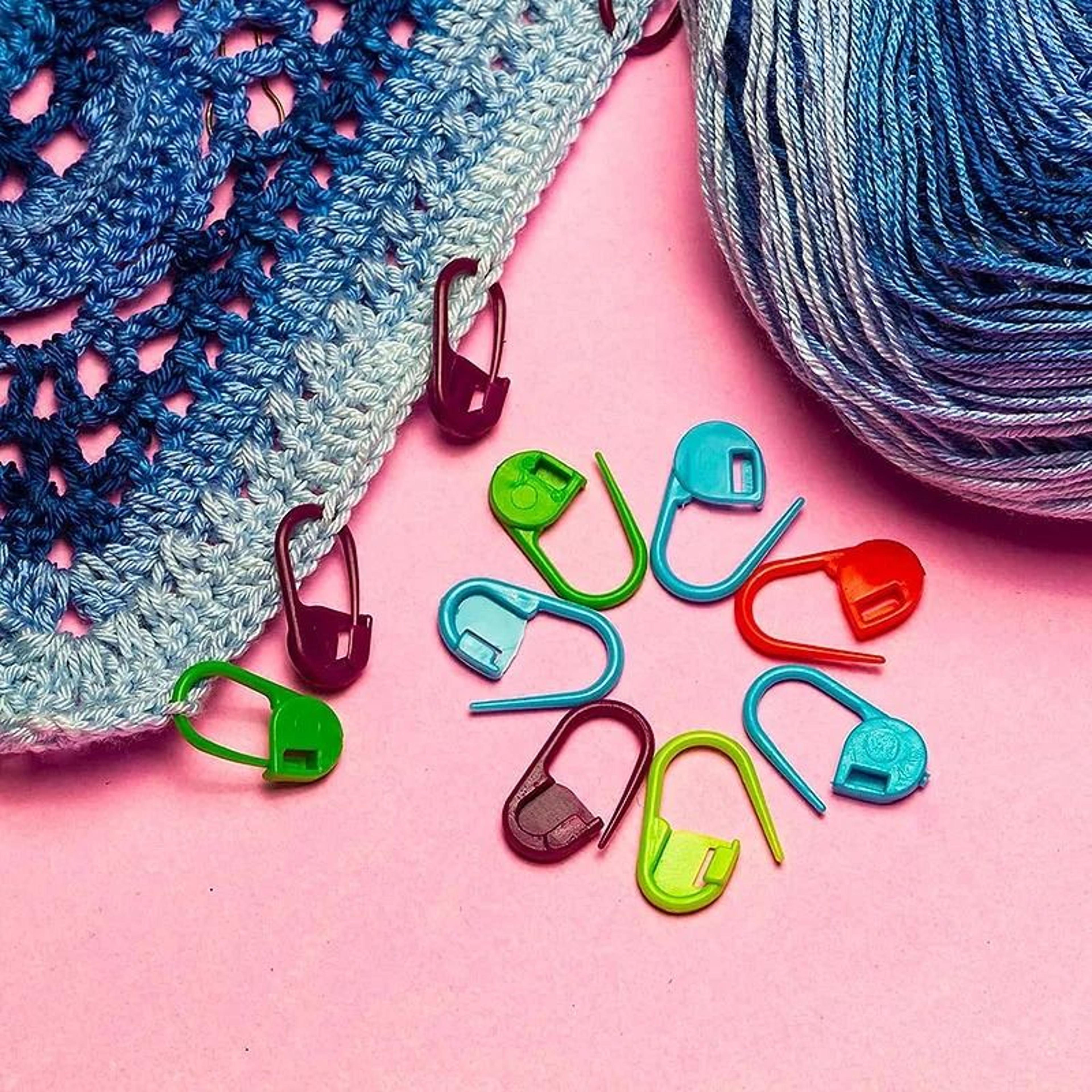 colorful locking stitch markers for easy crochet knitting row tracking clips
