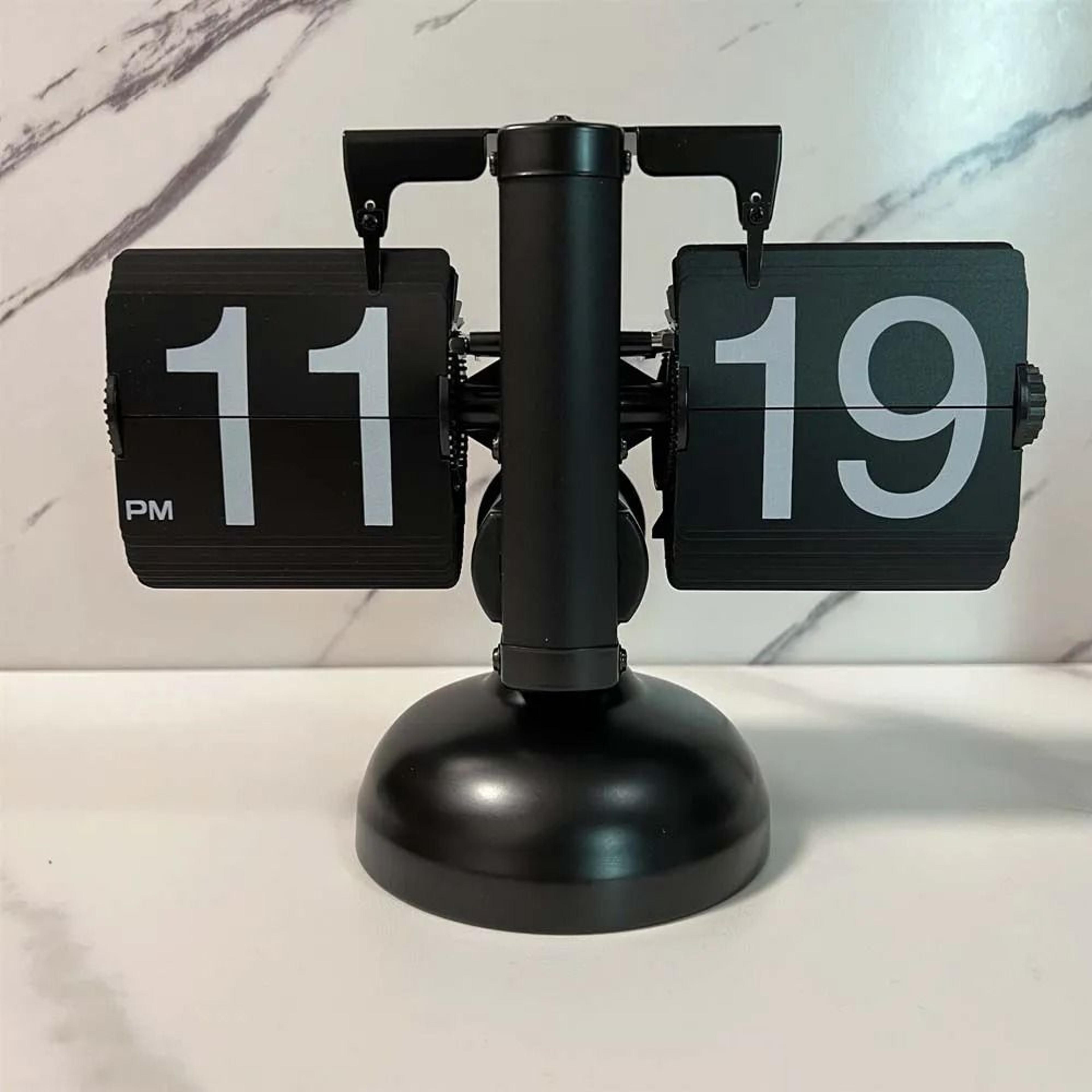 vintage automatic flip down desk clock with quartz movement