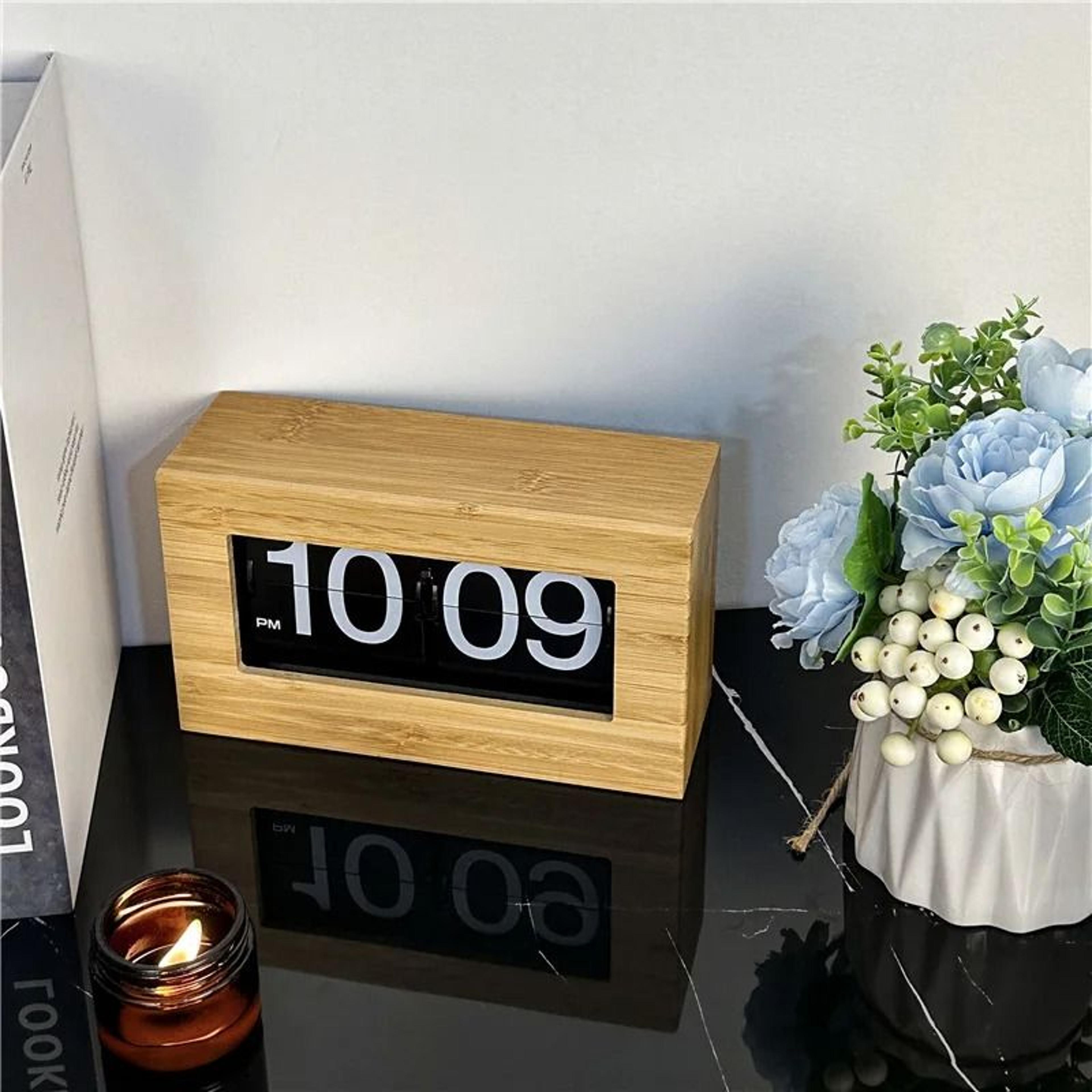 wooden retro flip desk clock with automatic page turning