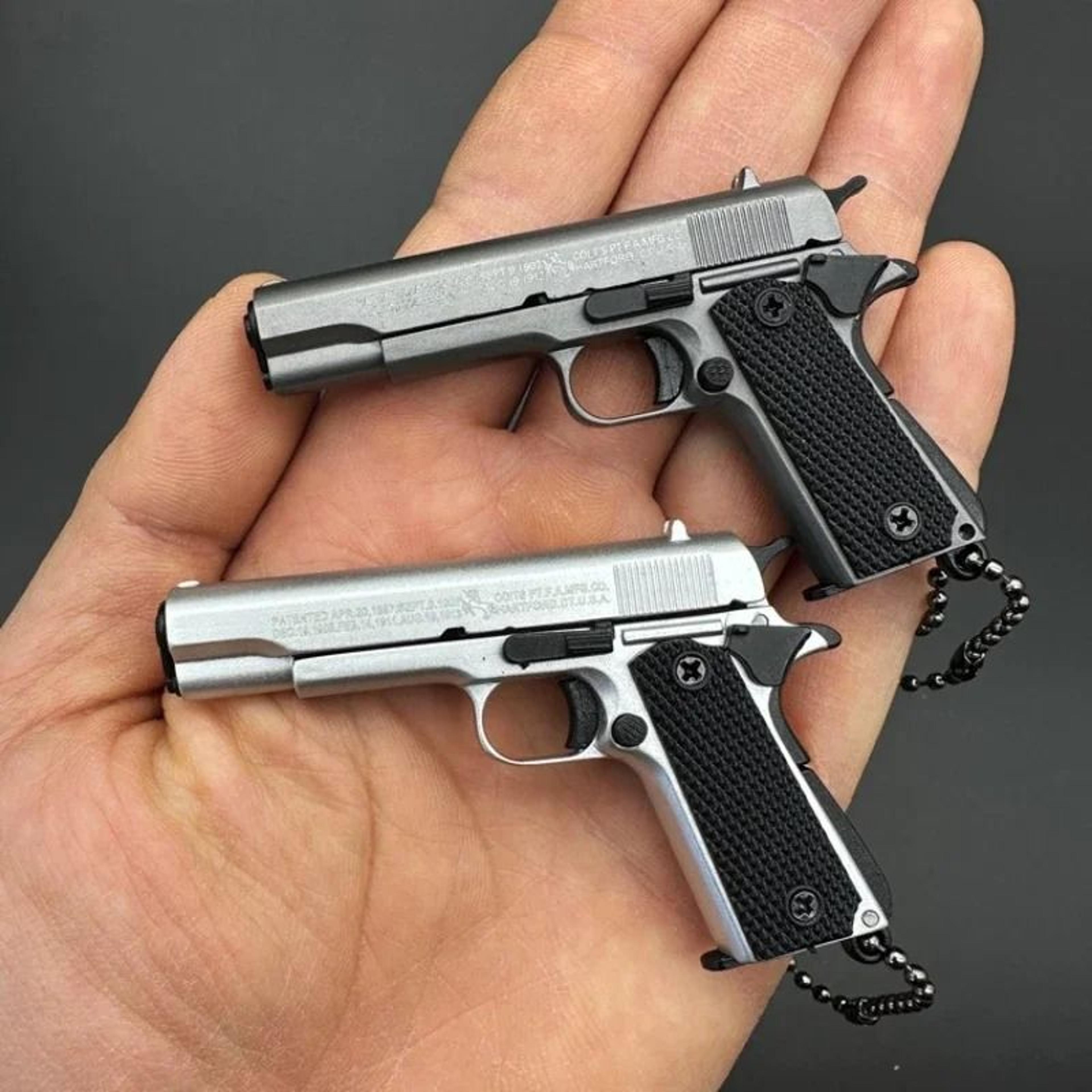 goldstrike m1911 miniature keychain with alloy collector model detail