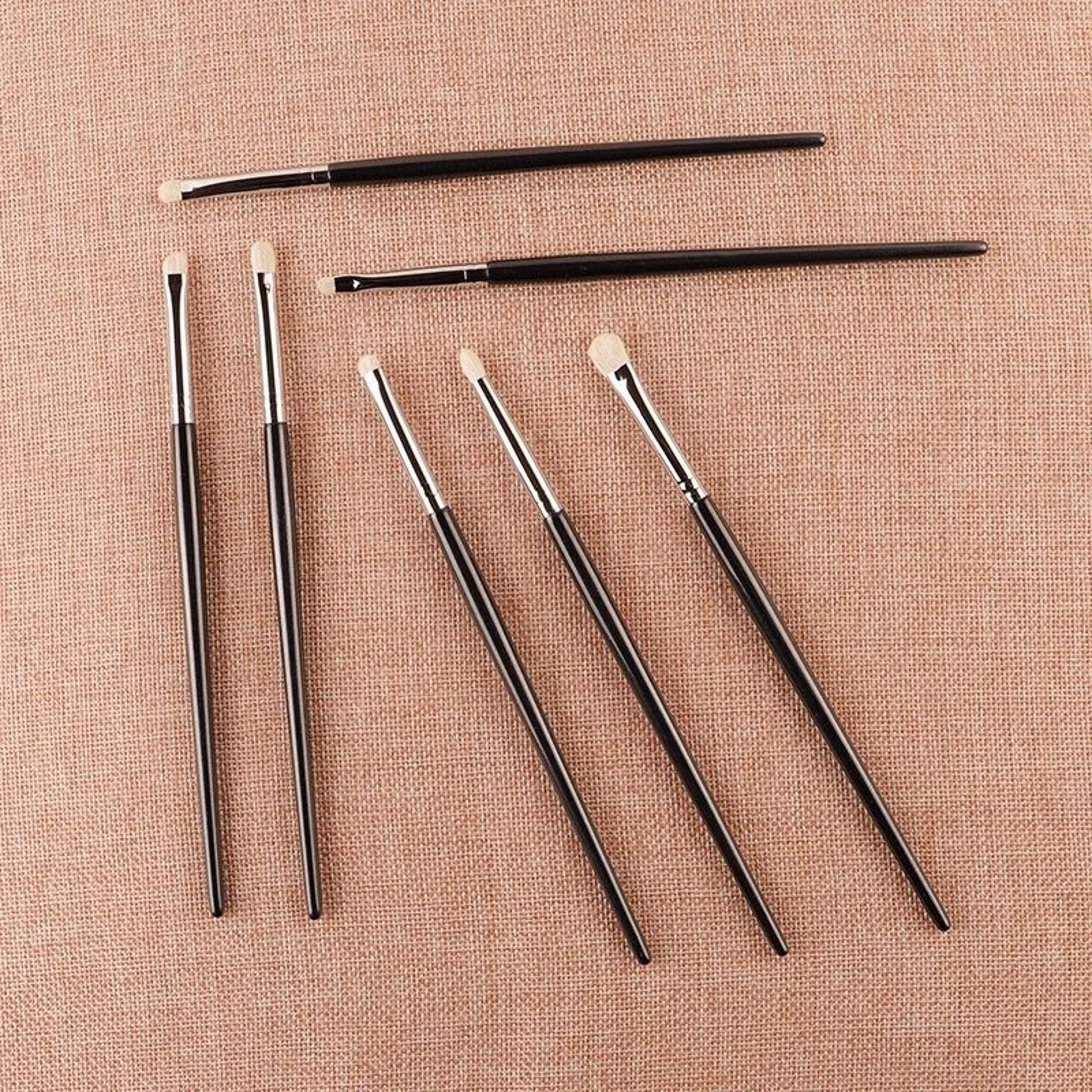 professional white pony hair eyeshadow brush precision smudge crease detail brush