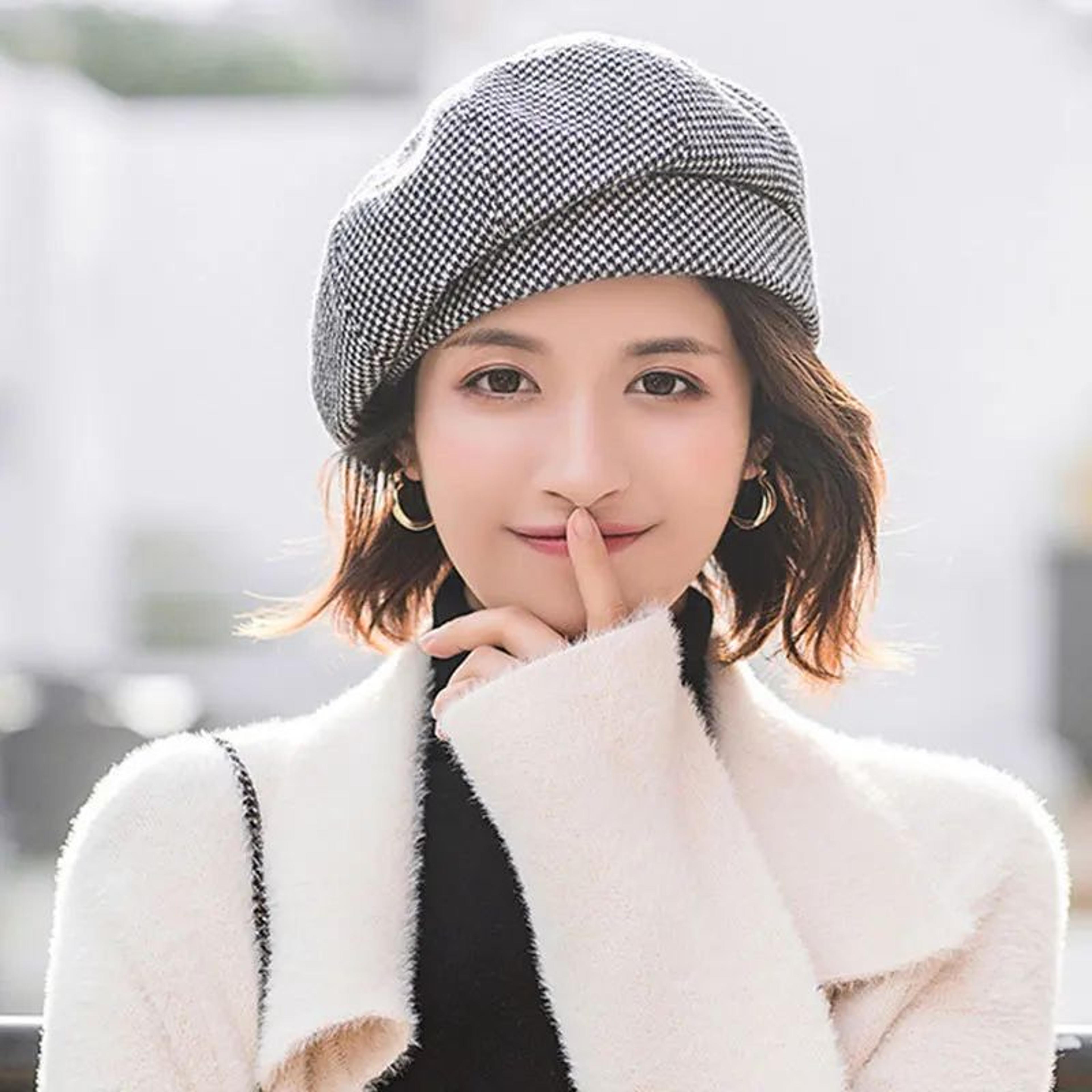 classic houndstooth beret – chic women beret hat in korean-inspired british style