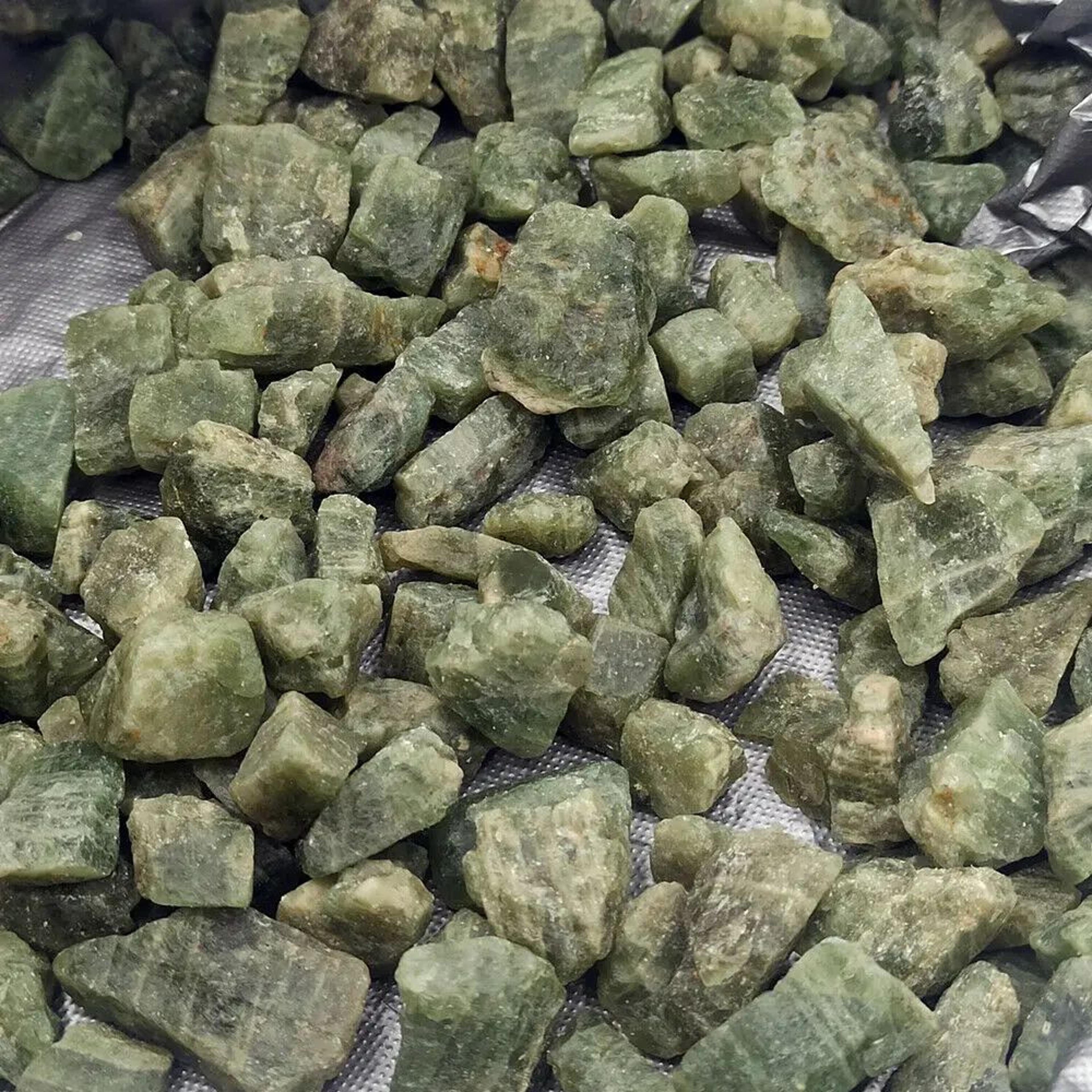 100g natural green apatite raw stone – rough crystal for reiki & home decor