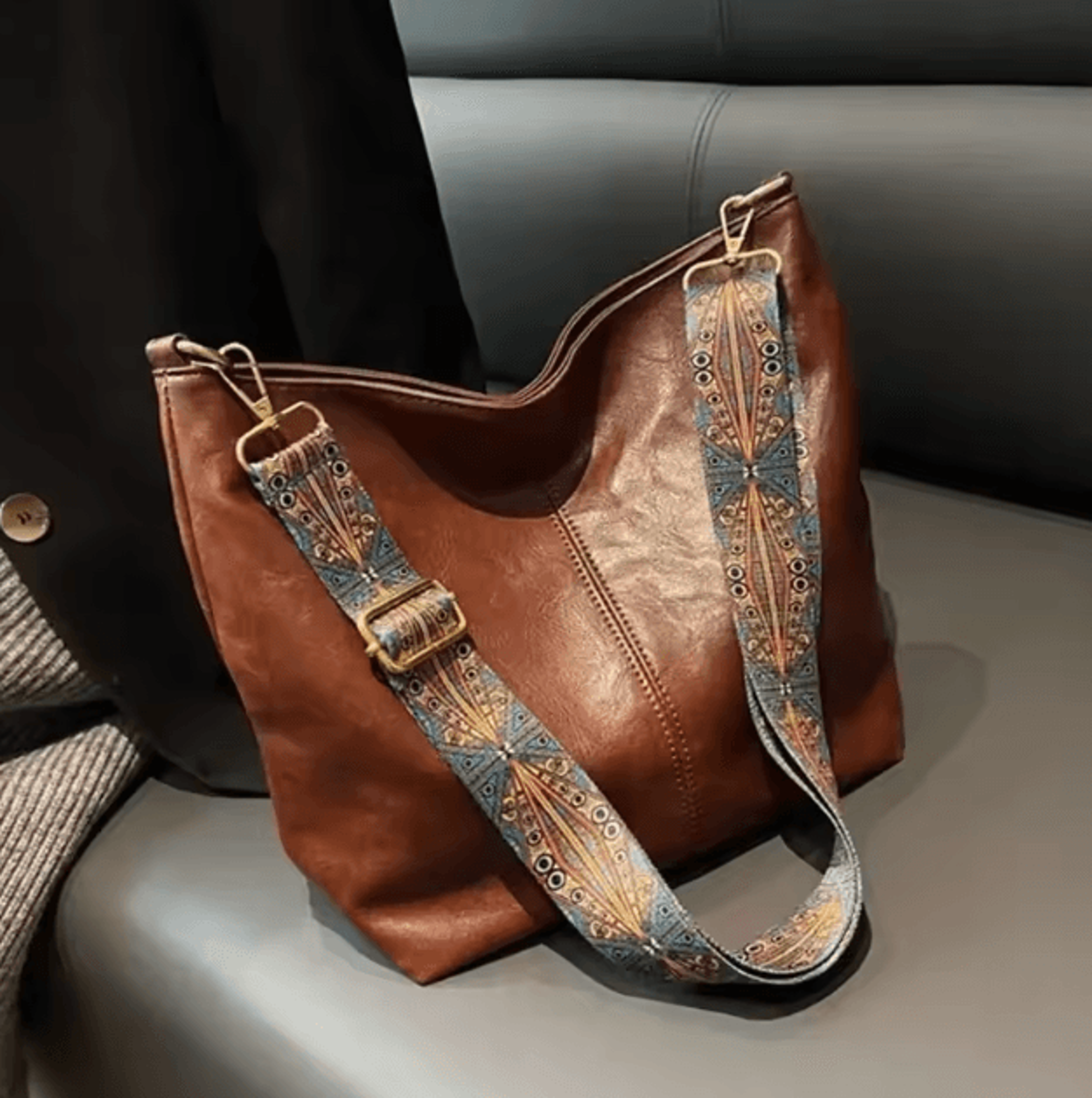 vintage style pu leather bucket crossbody bag with wide strap