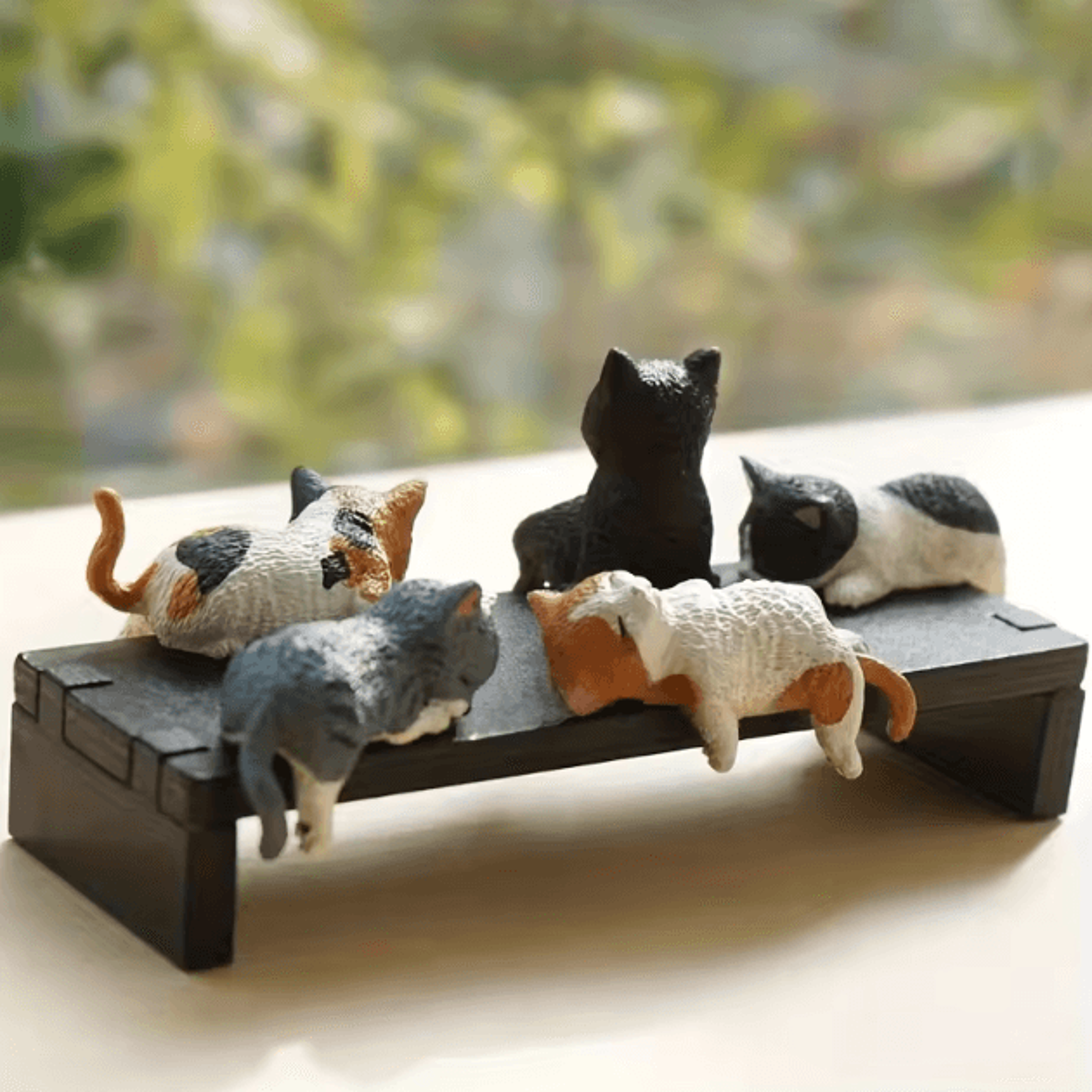 kawaii cat screen sitter set – cute mini monitor companion desk decor (5-pack)