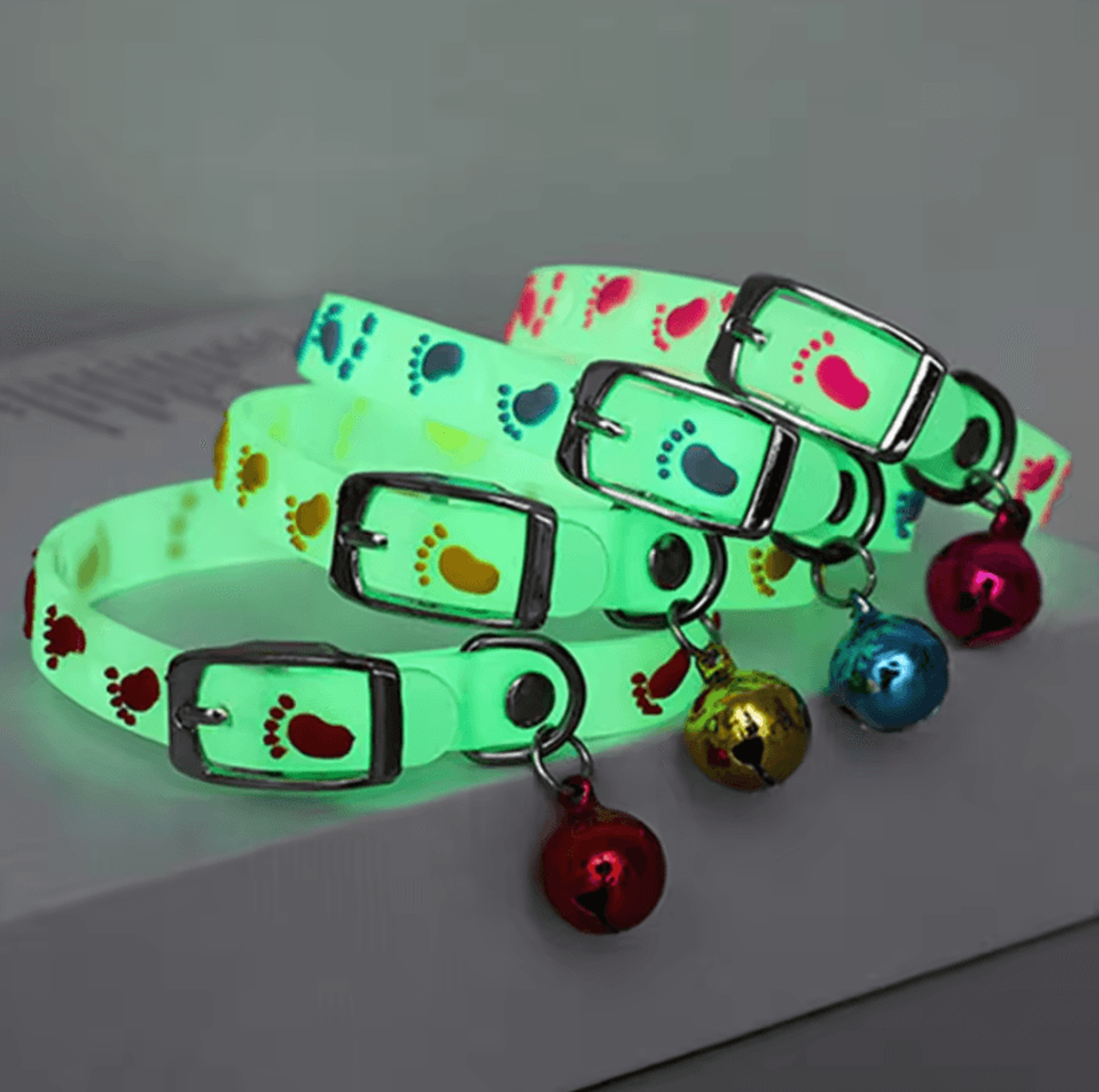 glowsafe luminous silicone cat collar with bell for cats & small dogs