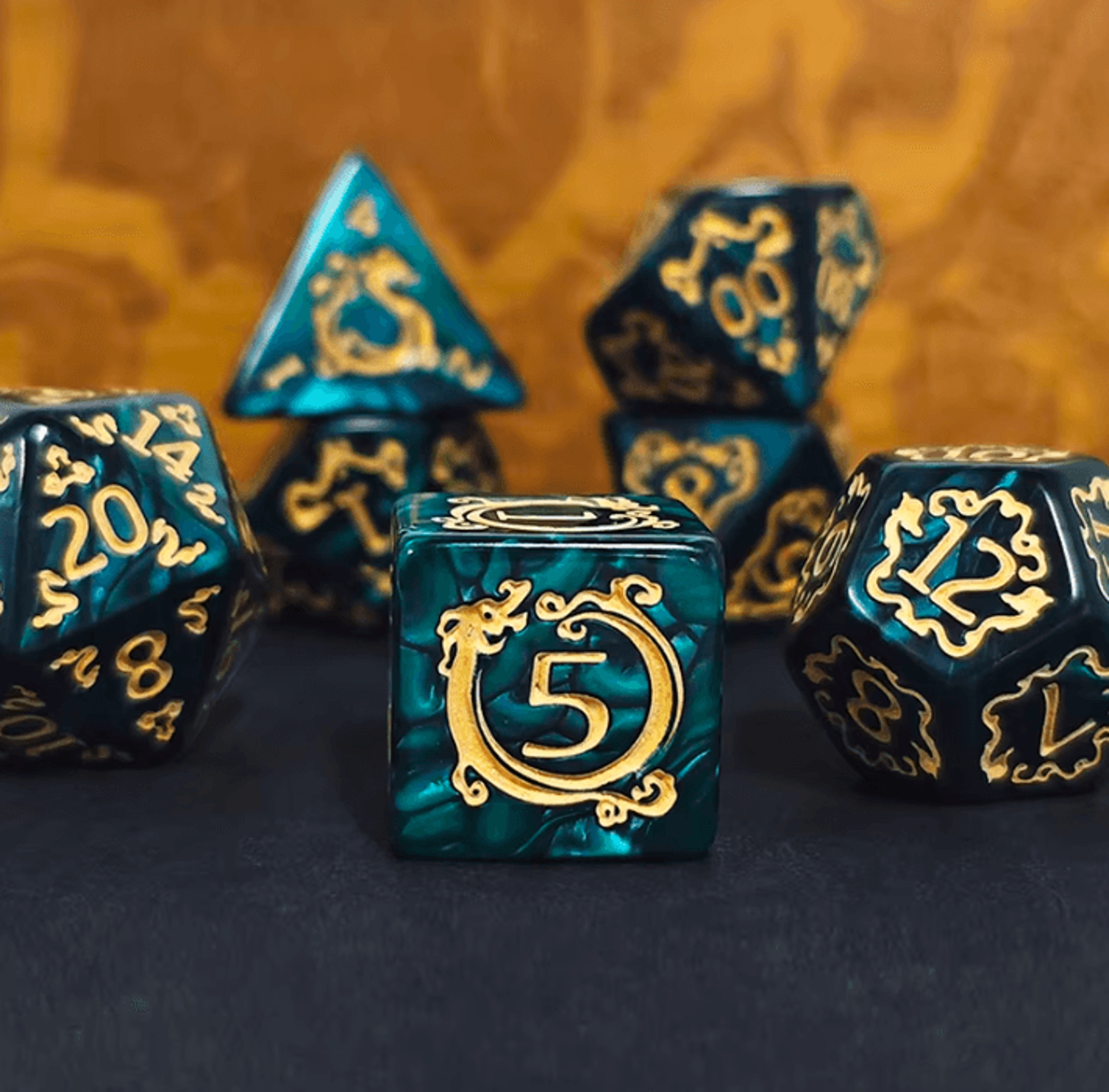 dragon pattern 7-piece polyhedral dnd dice set for tabletop rpg adventures