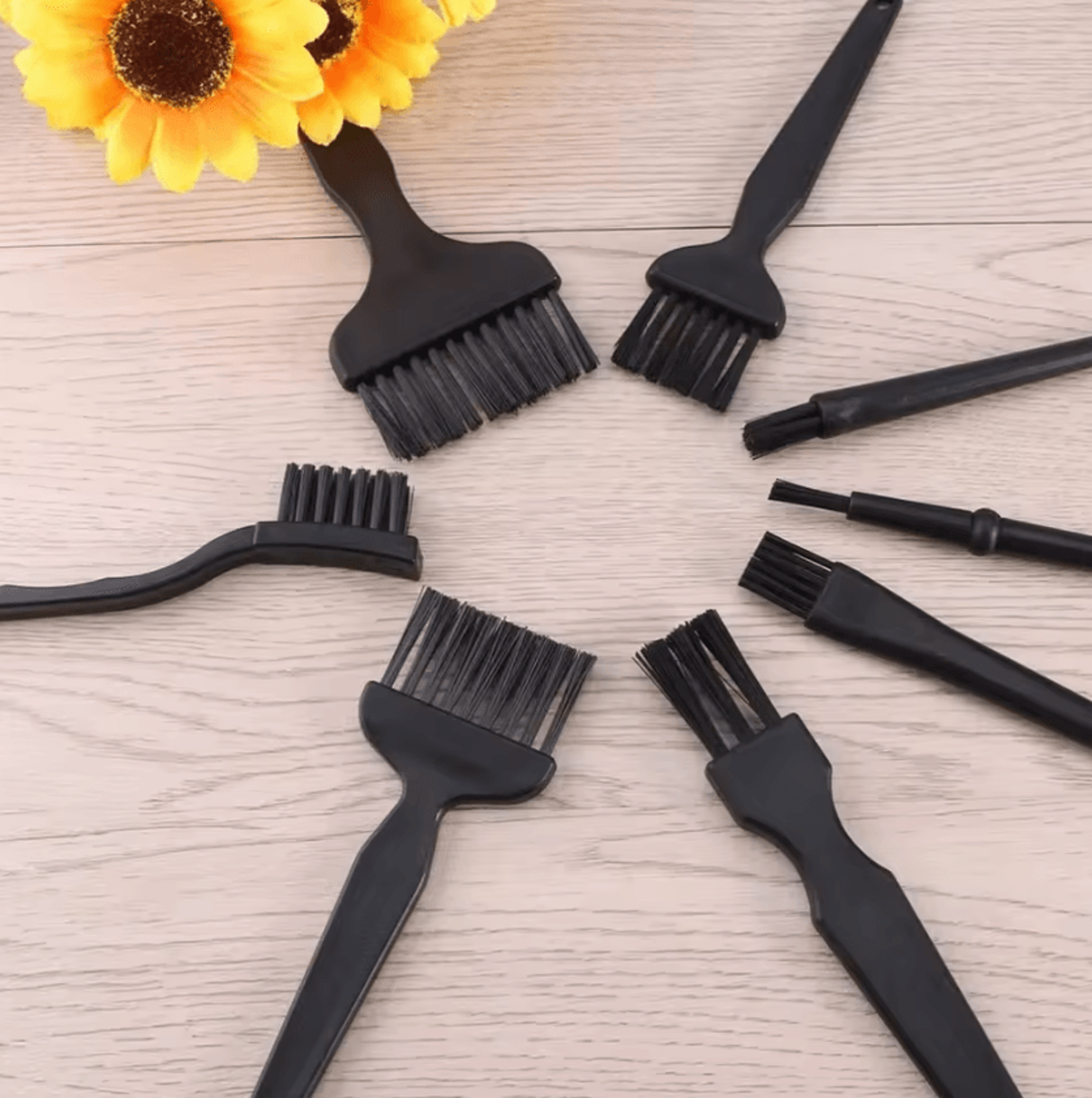 8-piece laptop cleaning kit – keyboard, screen & electronics cleaning brush set