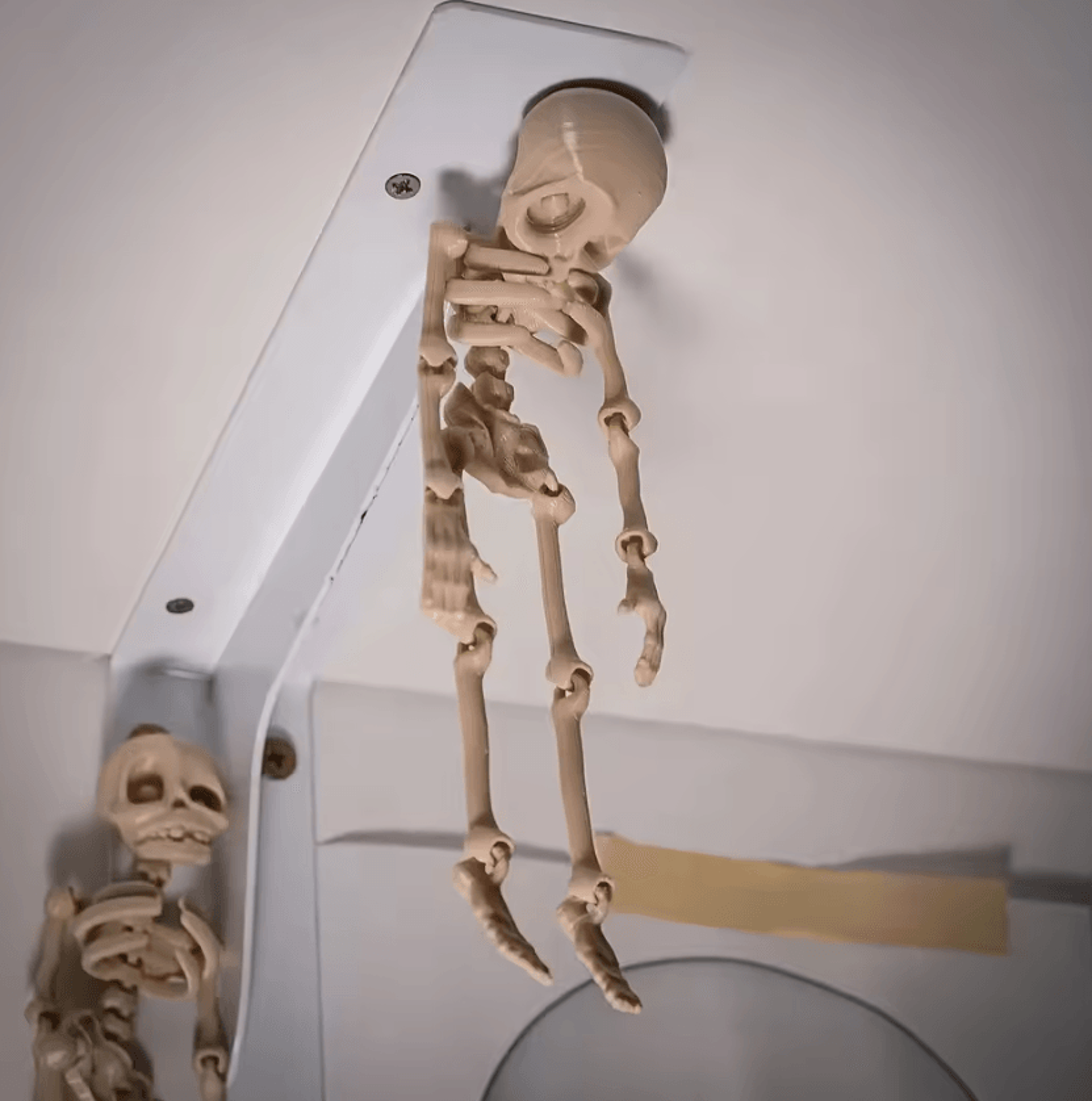 magnetic poseable glow-in-the-dark skull fridge magnet