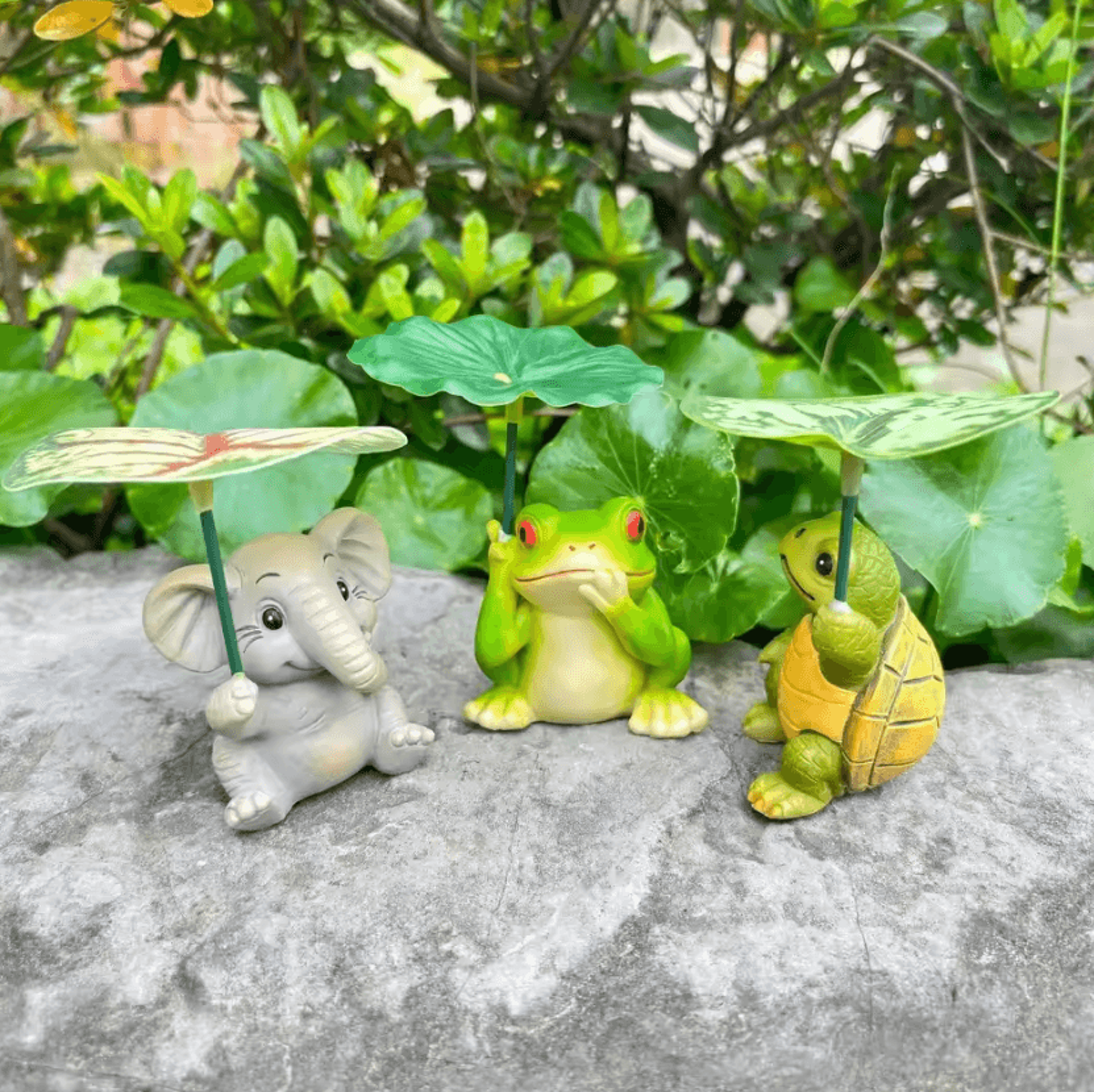 cute resin animal garden statue with leaf umbrella for outdoor yard decor
