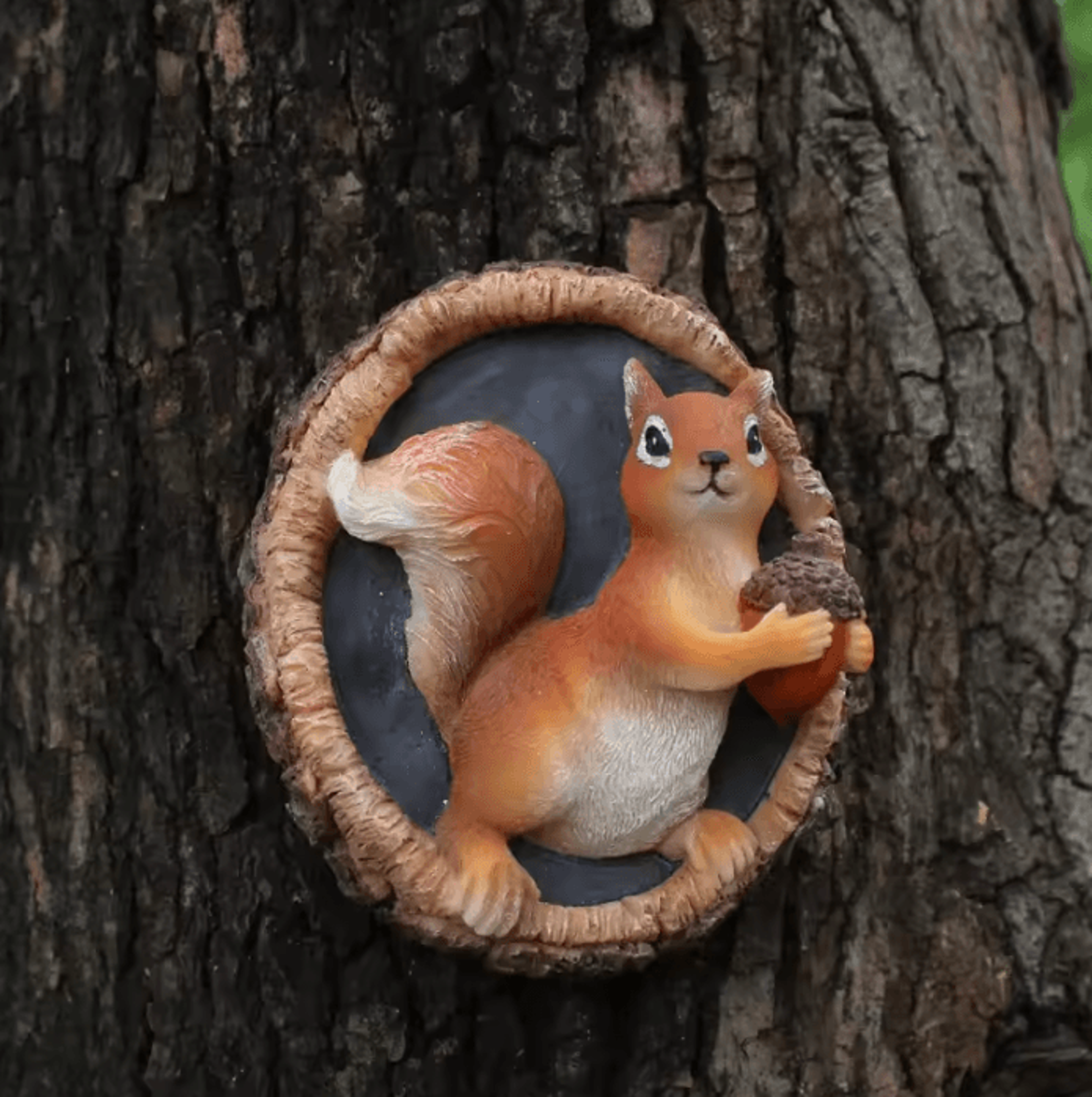 resin squirrel tree hugger figurine – squirrel tree decor for garden, yard & outdoor decoration