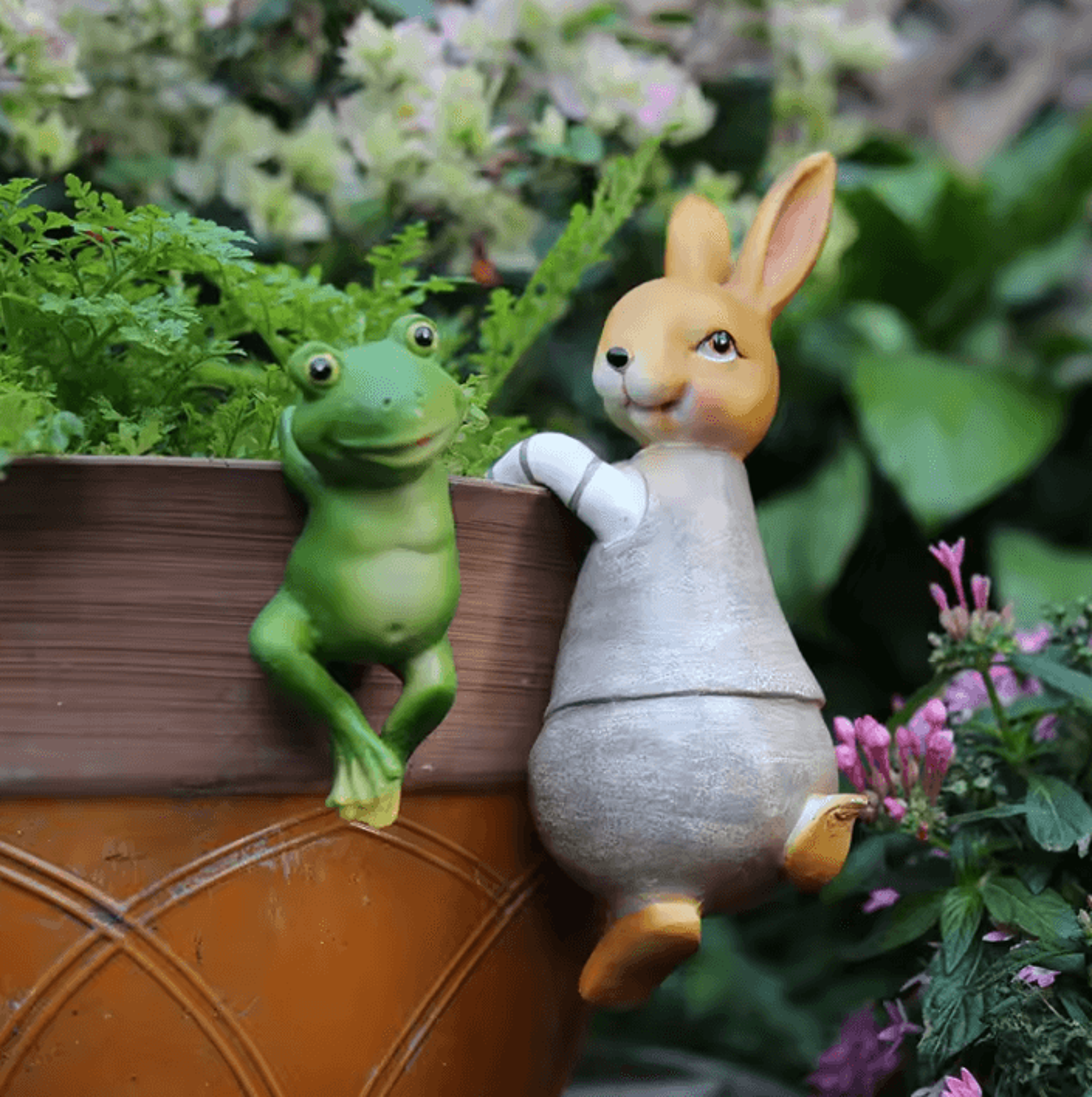 cute resin rabbit and frog garden pot hanger ornament