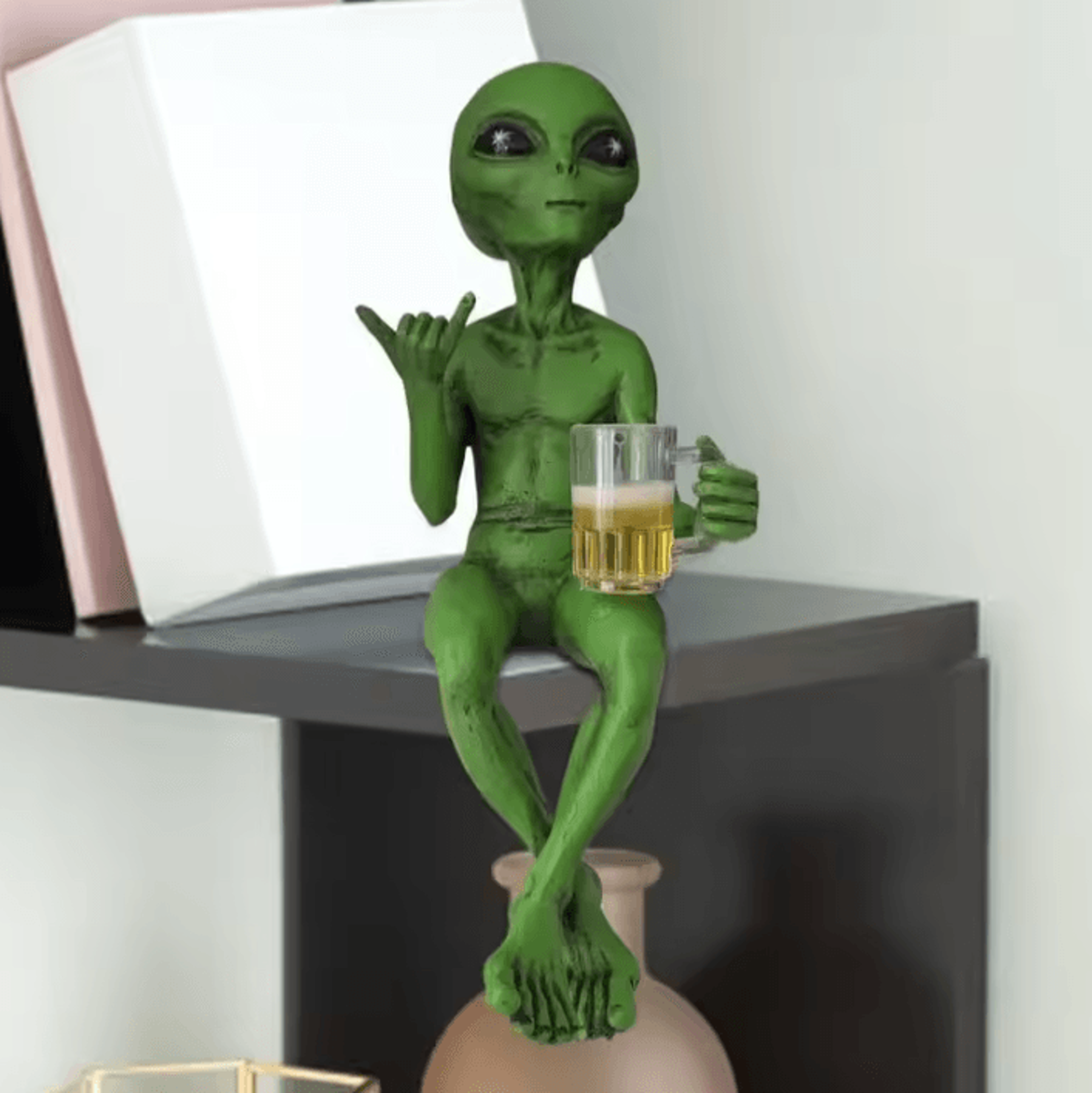 funny beer drinking alien statue – alien garden statue resin funny desk decor for home & office