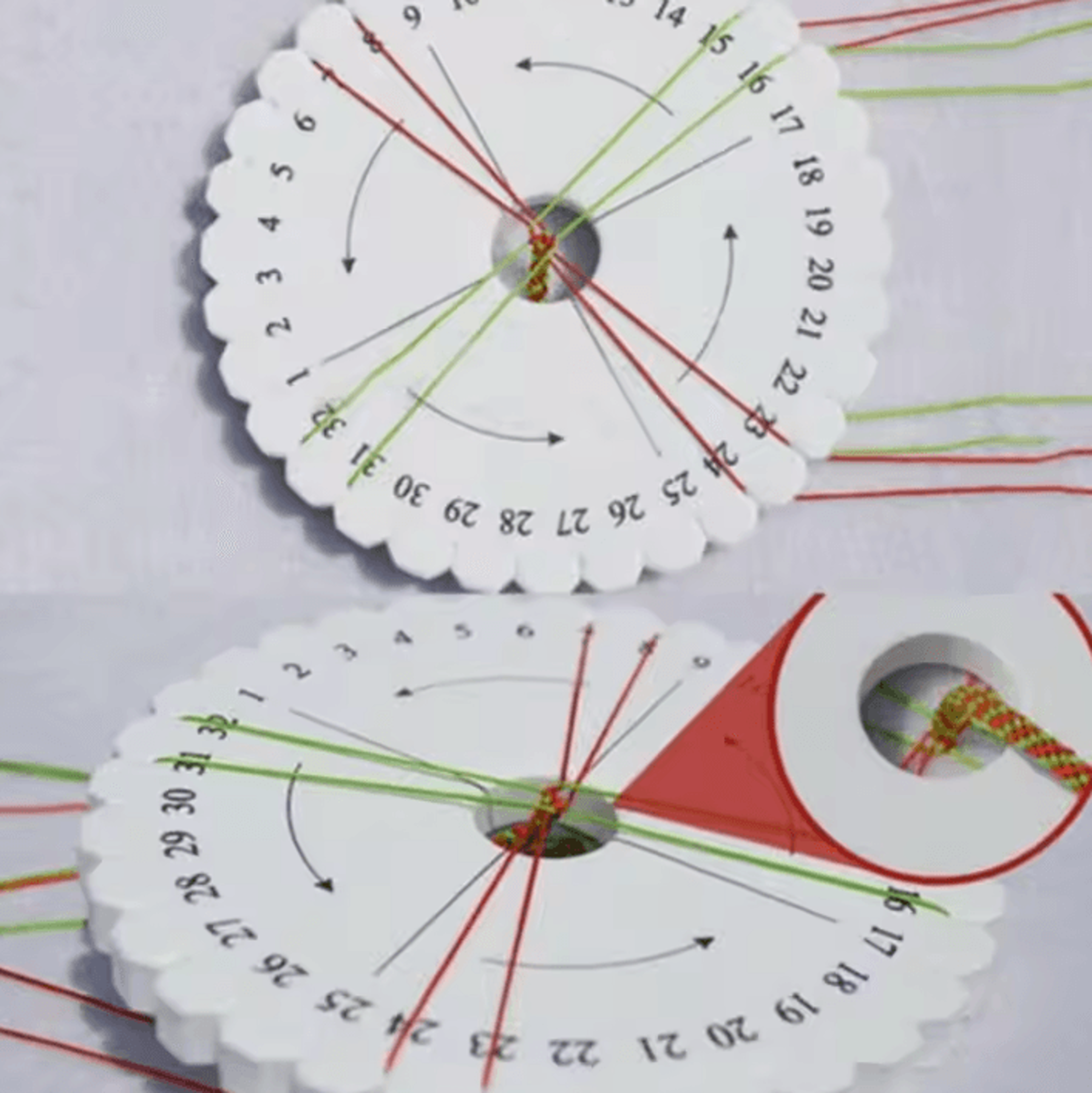 2-piece round and square kumihimo braiding disc set