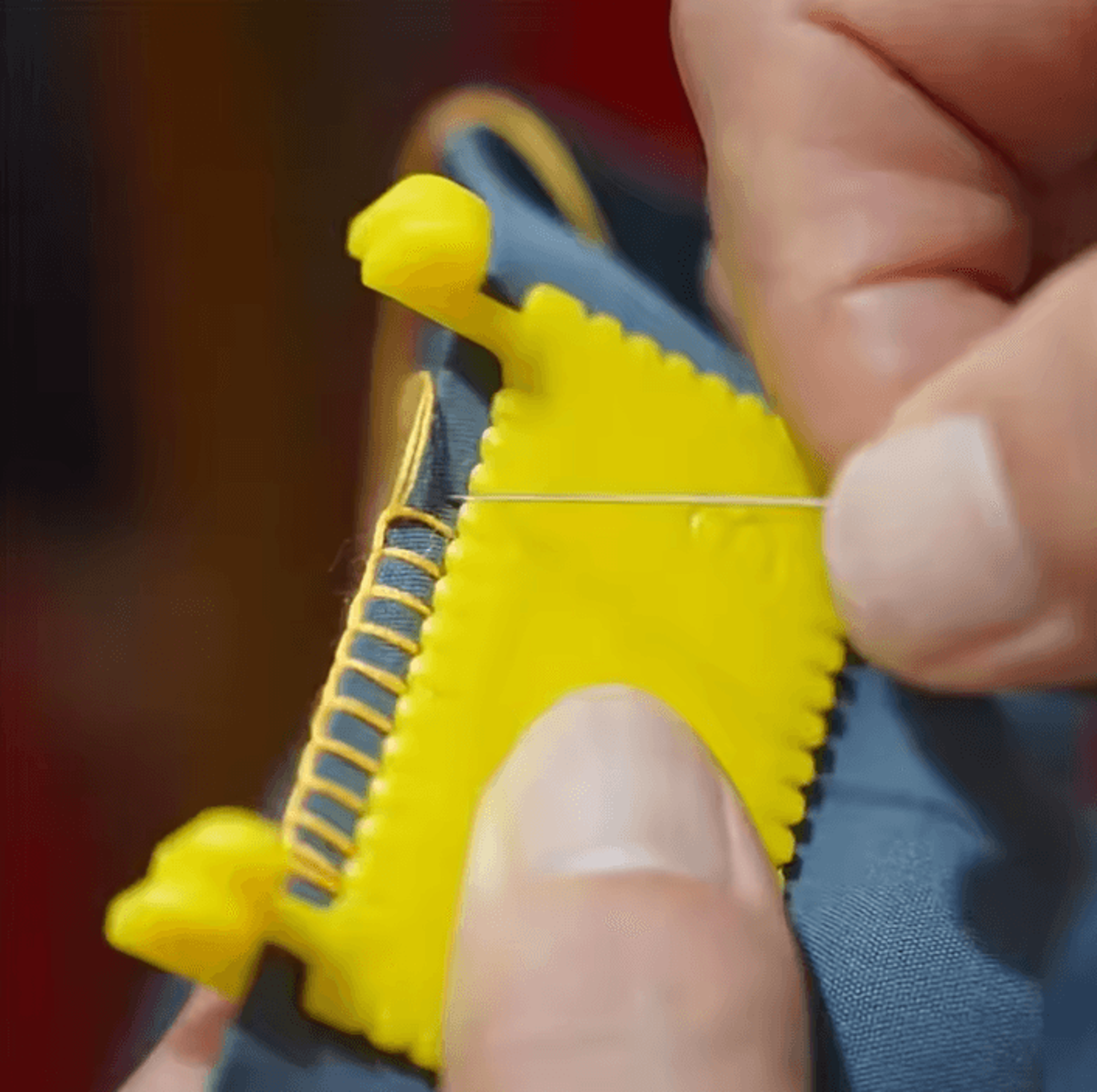 clip-on sewing edge guide - seam gauge for straight stitching and hemming